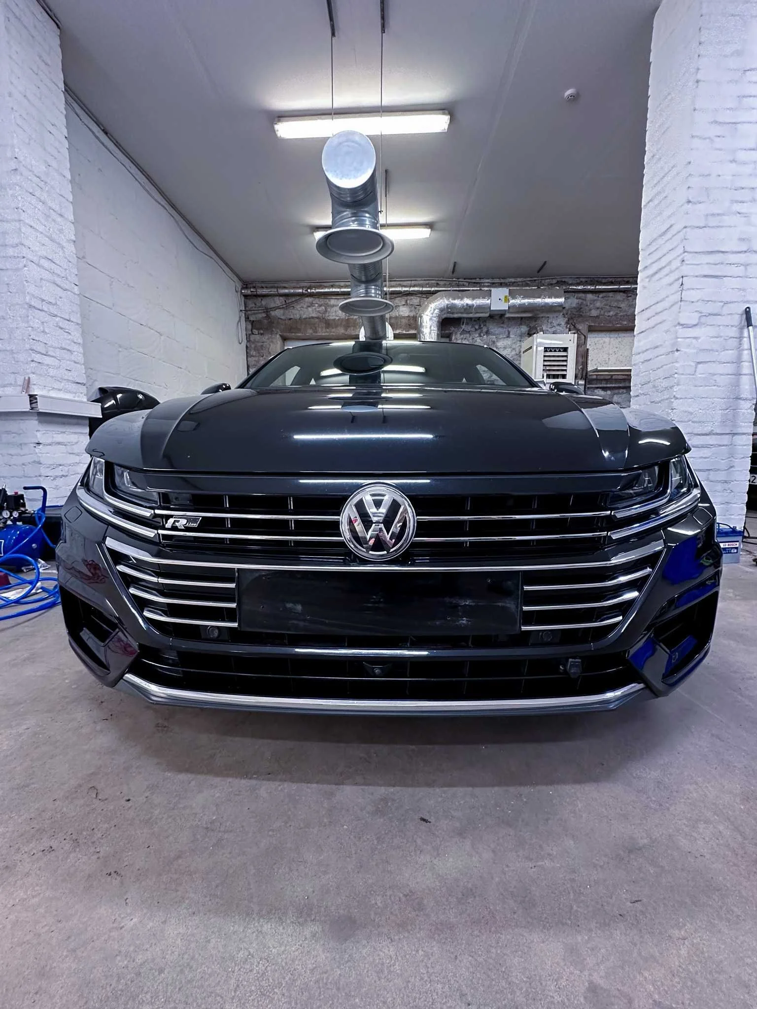 Volkswagen Arteon esiosa autokiletus ja chrome delete detailide viimistlus