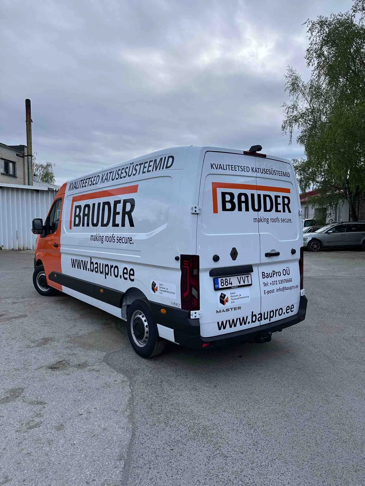 kaubiku reklaamkleebised ja autokleebiste paigaldus