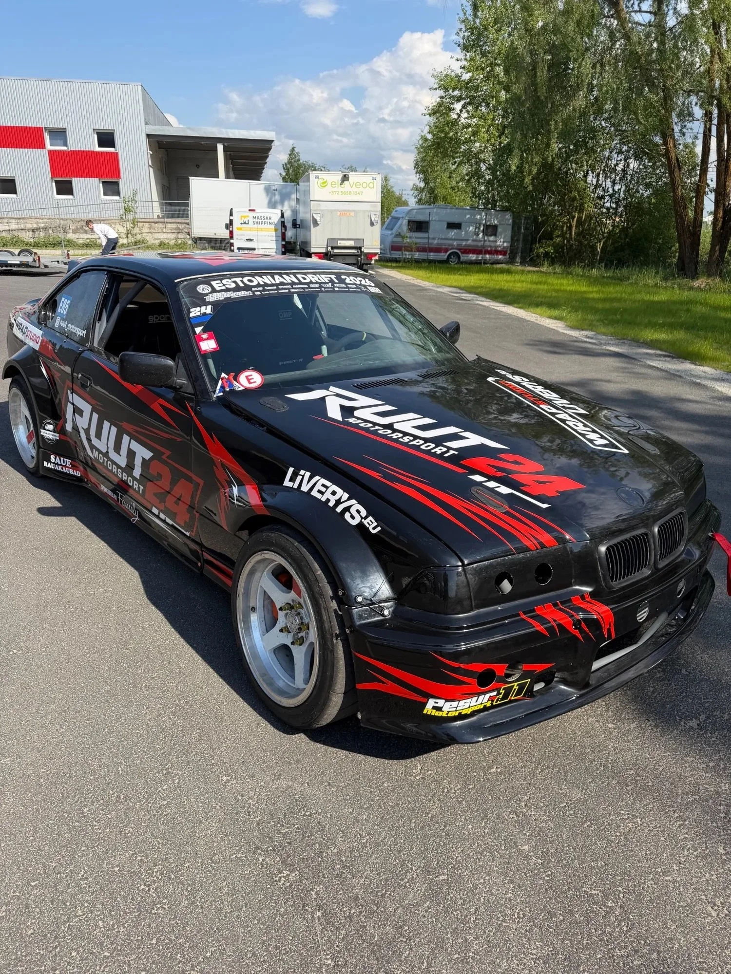 Driftiauto erikujundus ja võistlusauto kleepimine Wrapstudio poolt.