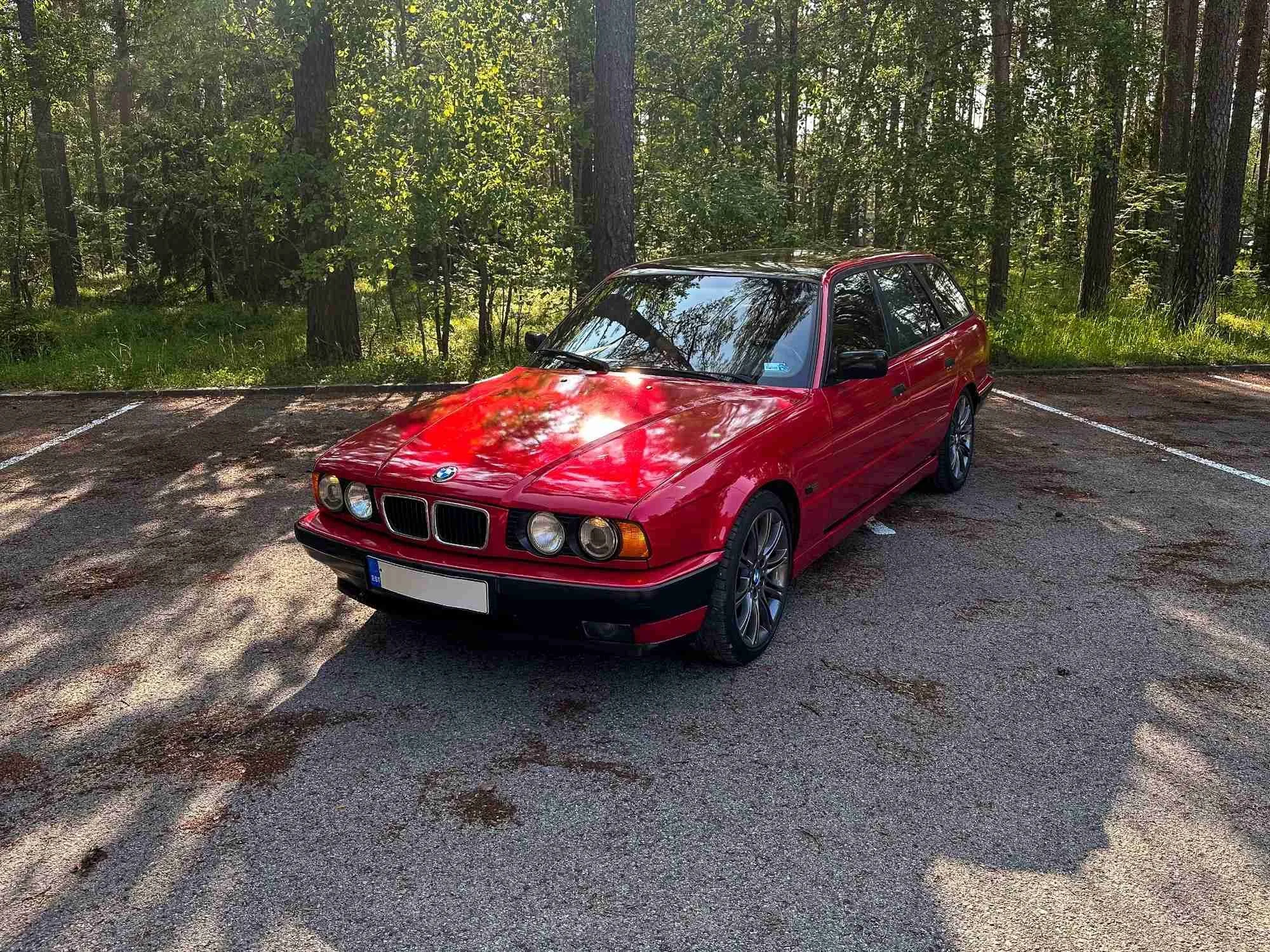 BMW E34 punane wrap eest