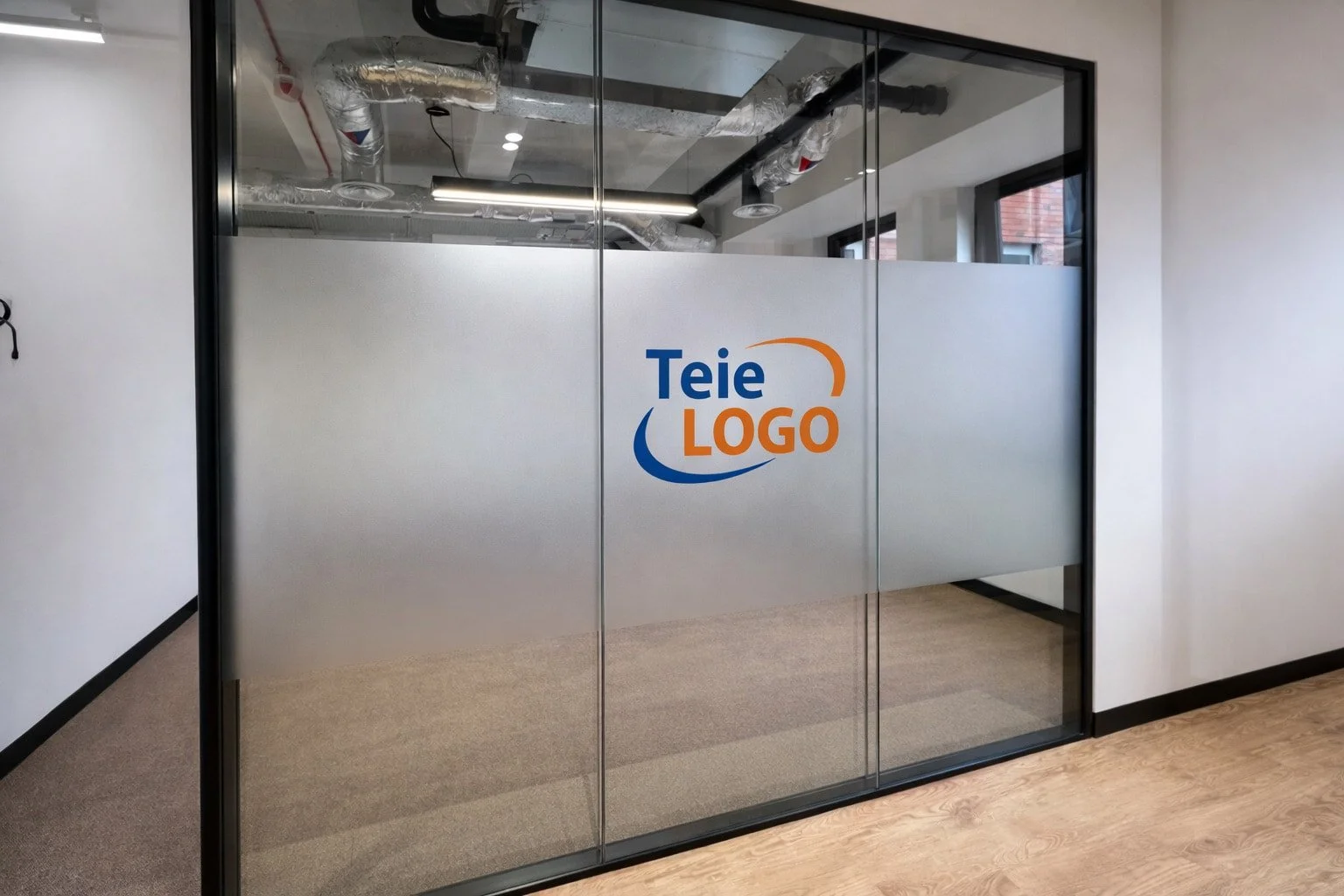 Kontori klaaside kiletamine ja dekoratiivsed klaasikleebised