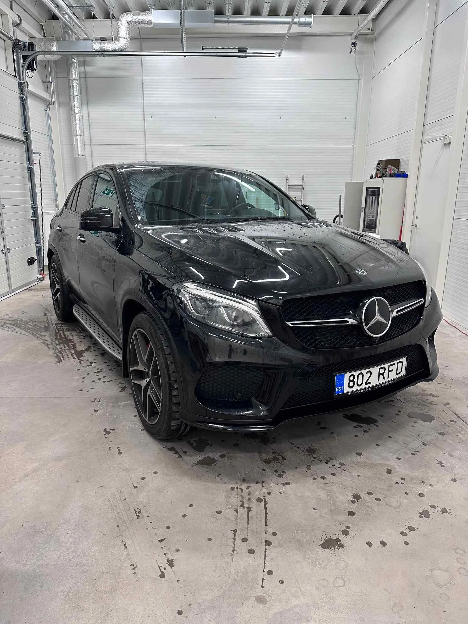 Mercedes GLE autokiletus töökojas enne auto wrap kiletamist