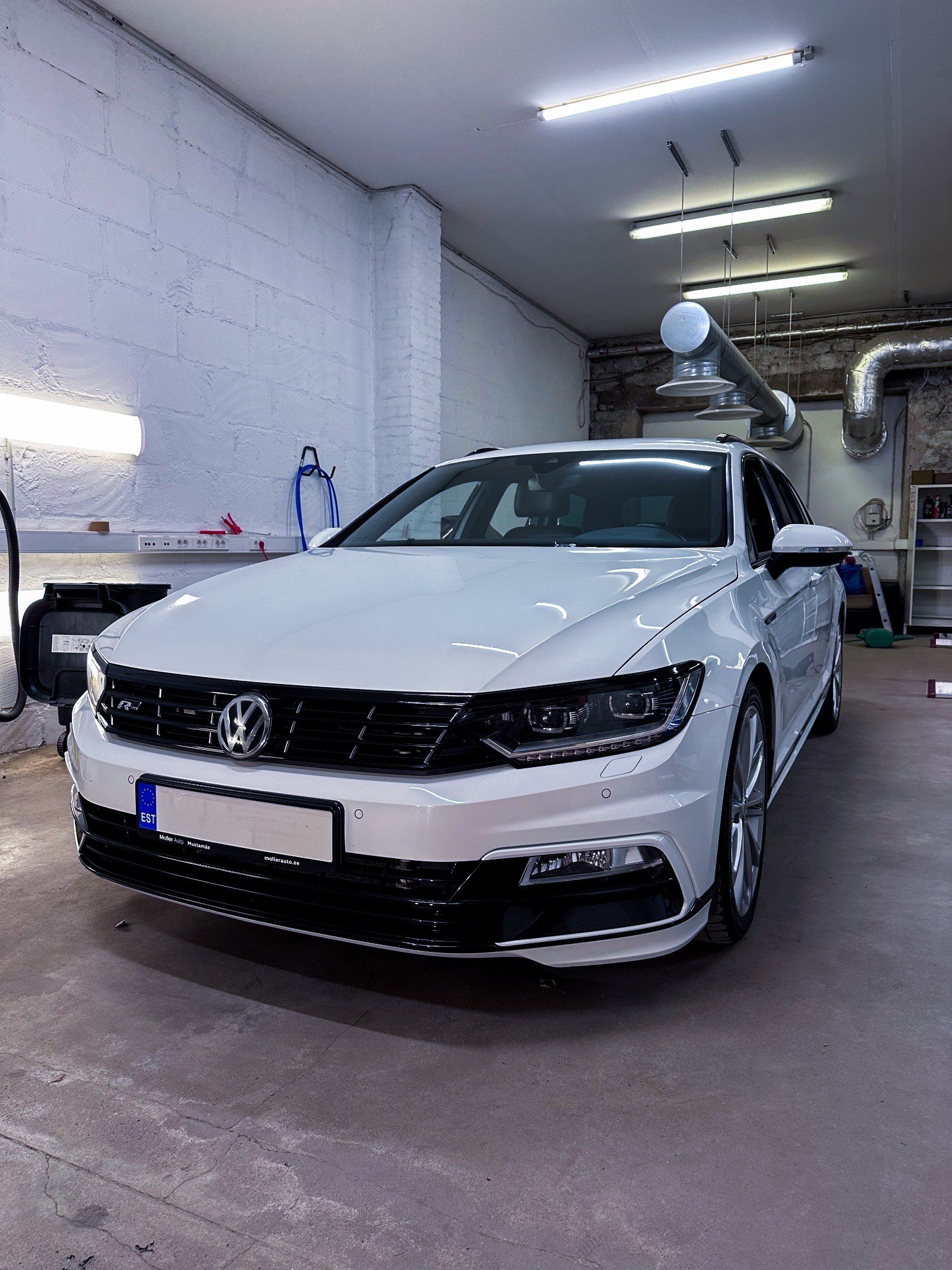 Volkswagen Passat chrome delete – auto esiosa kroomdetailide mustaks kiletamine