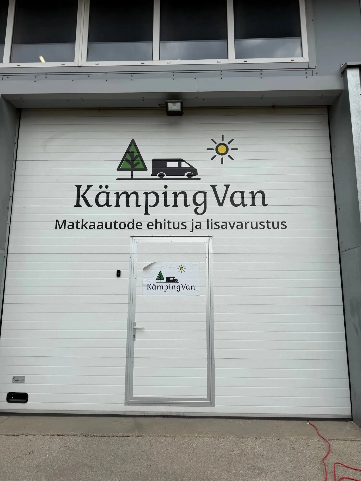 RAM pikapi erikujundus ja ettevõtte reklaamkleebiste paigaldus Wrapstudio poolt.