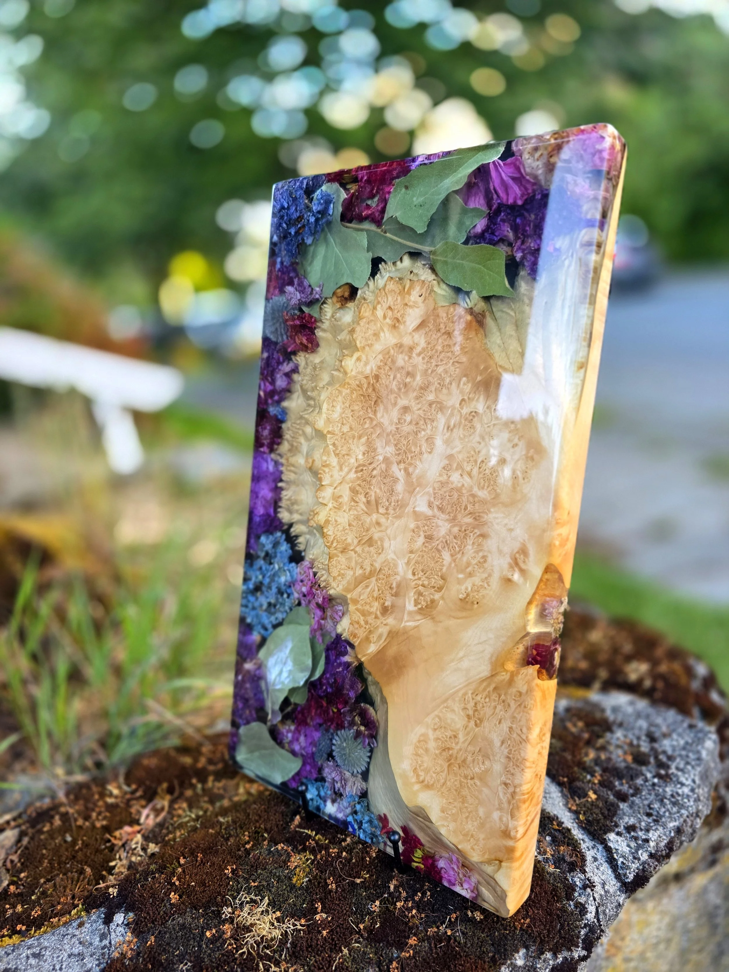Heritage Garden Floral & Maple Burl Charcuterie Board – 18