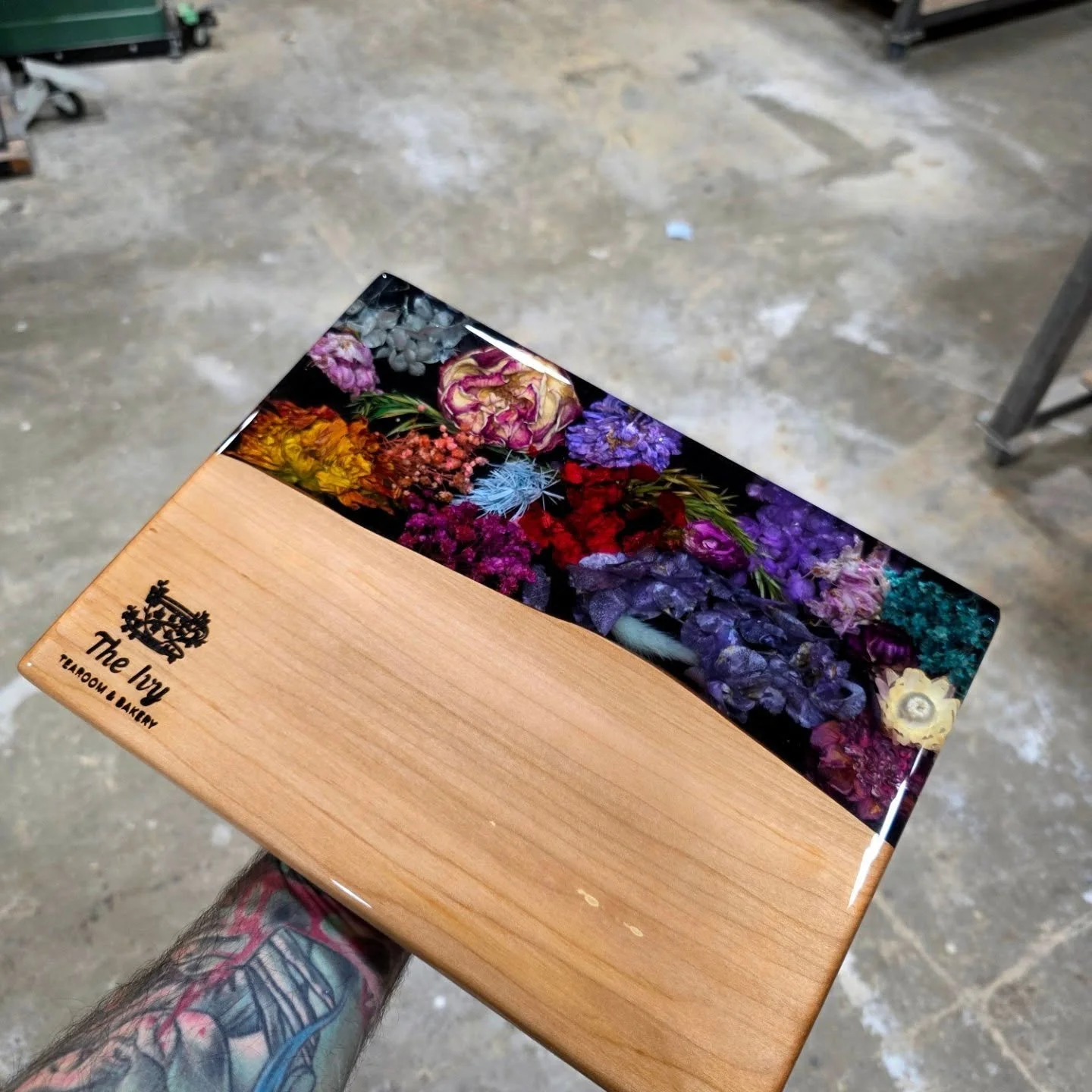 Here's a small glimpse into the collection of floral maple charcuterie boards we had the pleasure of creating for @theivysp.

Every board was uniquely crafted with a mix of colours and flowers. The crystal clear epoxy resin really brings out the beau