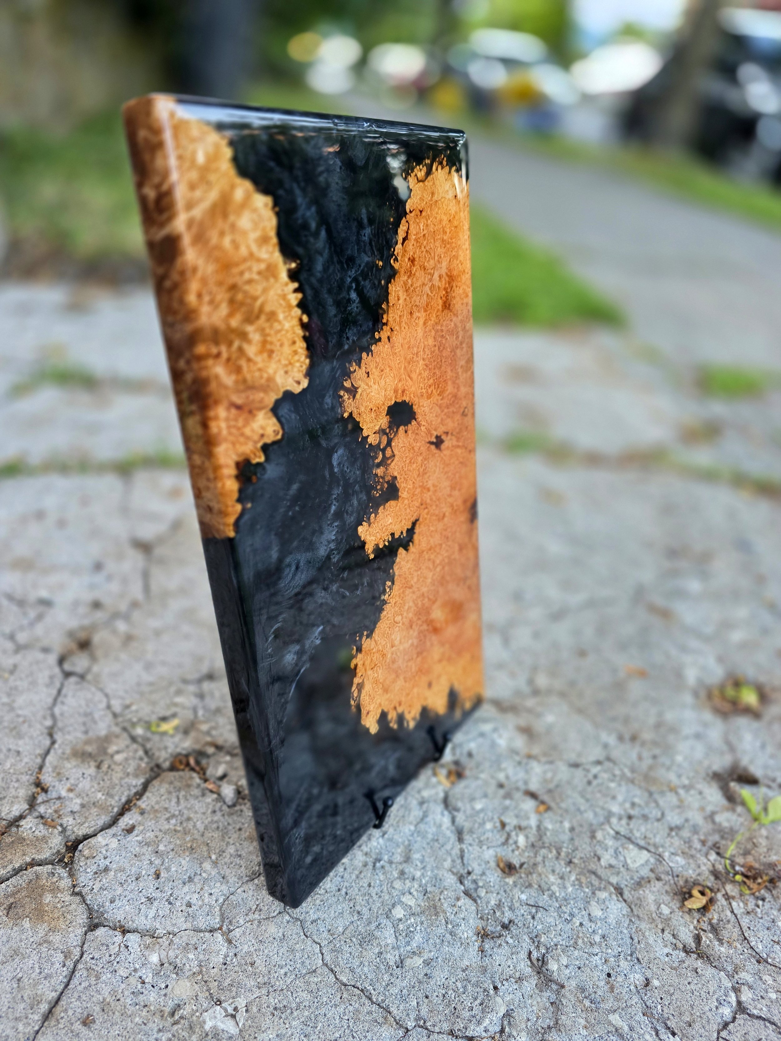 Onyx Drift Smoke Resin & Maple Burl Charcuterie Board – 18