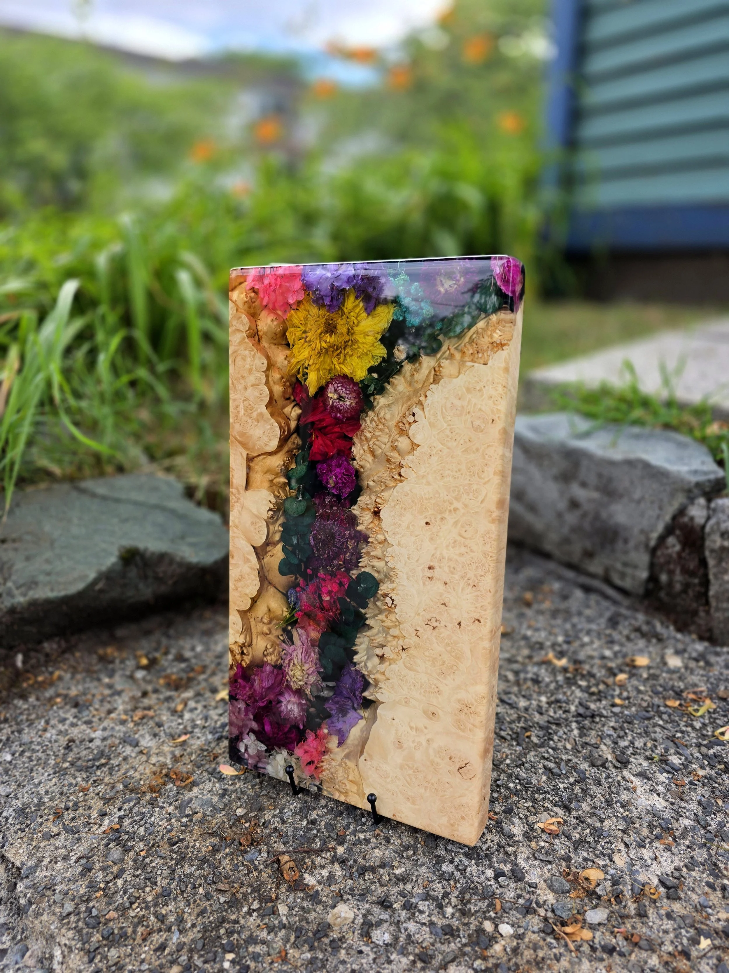 Botanical Tapestry Floral & Maple Burl Charcuterie Board – 18