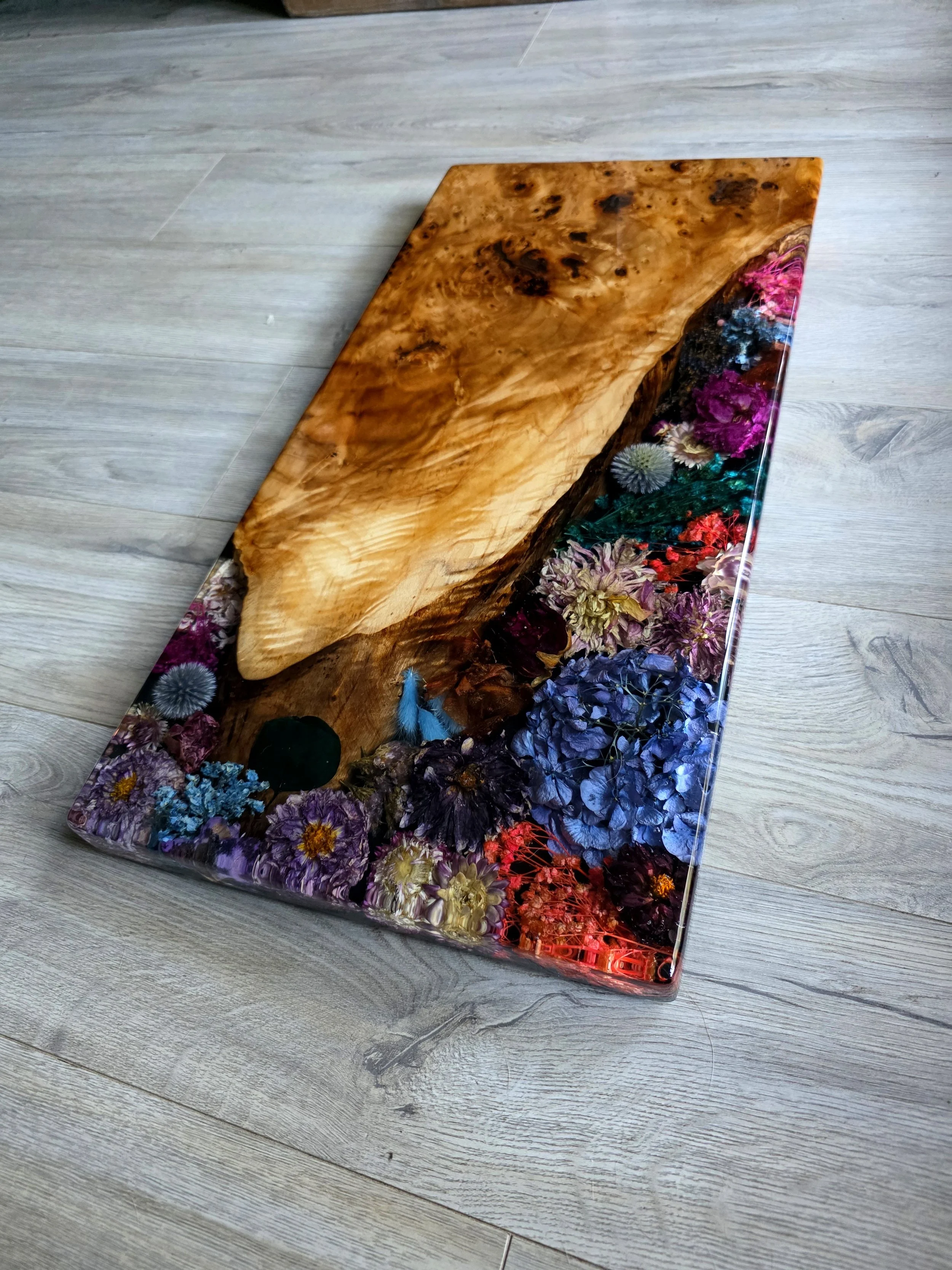 12" x 24" serving board with dried flowers in mixed colours, multiple layers of epoxy resin, and live edge wood from burl wood