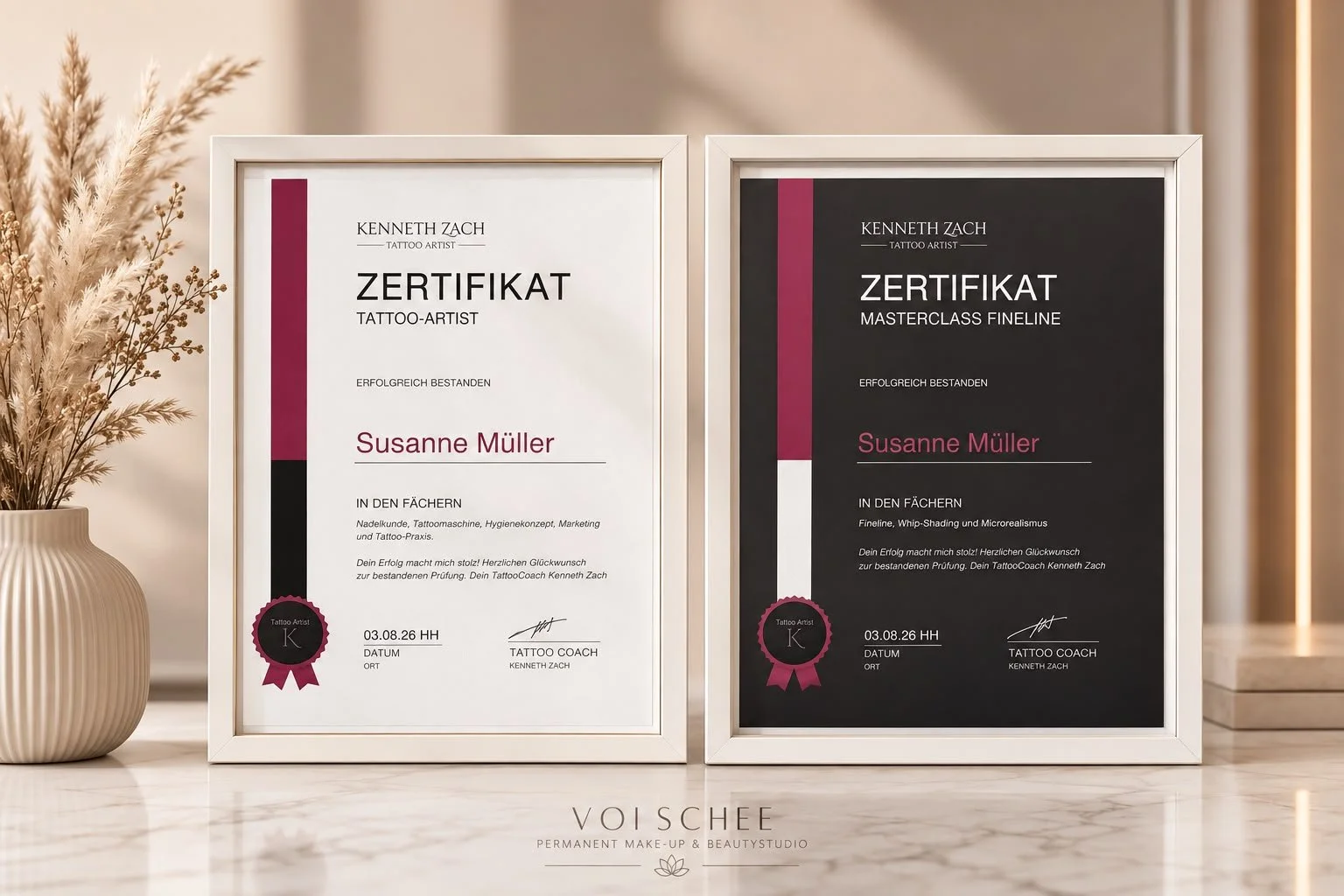 Zwei ausgestellte Zertifikate, eines für einen Tattoo-Artist und eins für einen Masterclass Fineline, von Kenneth Zach, VOI SCHEE STUDIO WEICHS SUSANNE MÜLLER