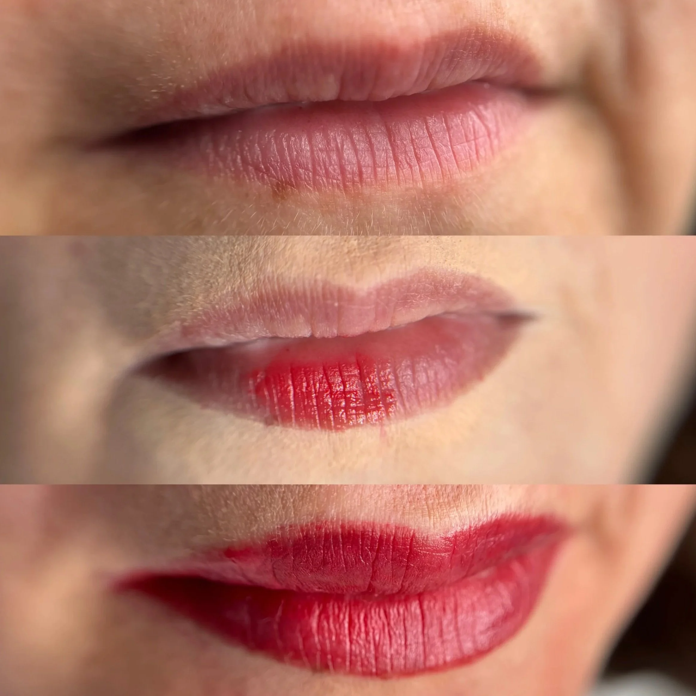 Nahaufnahme von roten Lippen mit Lippenstift, Blende auf den unteren Lippen. Die Haut um die Lippen ist glatt und hell.