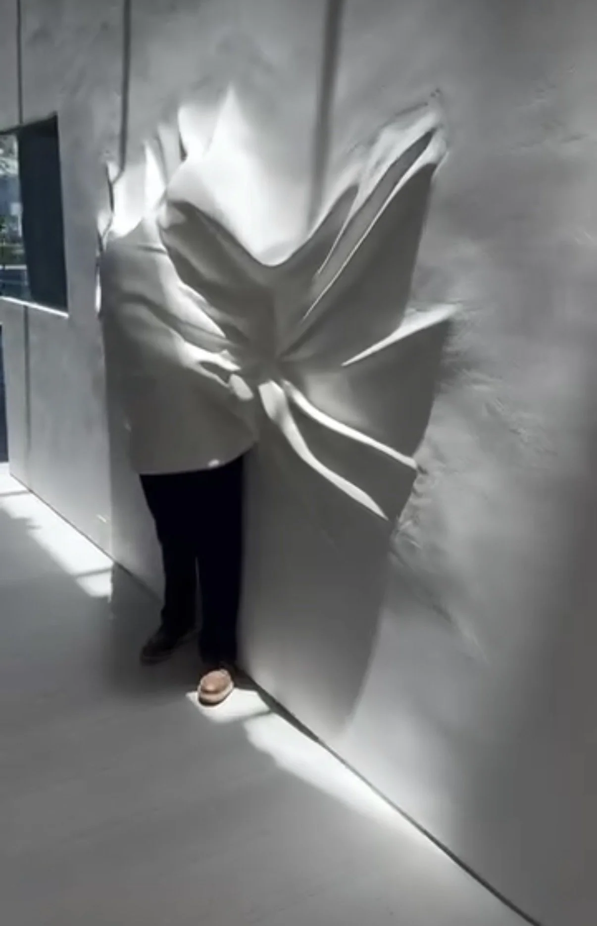 Calce Cruda Lime Plaster wall finish over sculpture