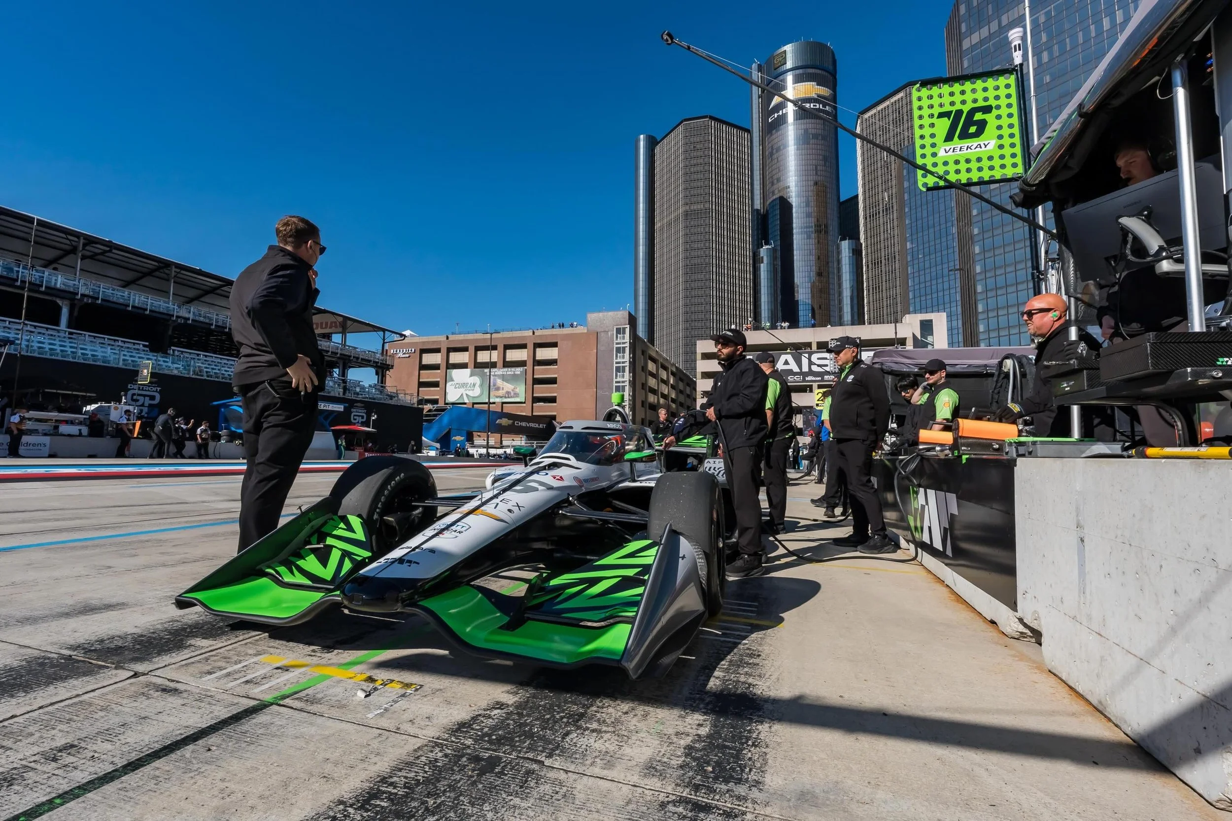 Saturday in Motor City ⚡️

Tomorrow has to be a great day. Detroit always brings opportunities. Let&rsquo;s go, team 💪🏻

#GoJHR #IndyCar #IndyNXT