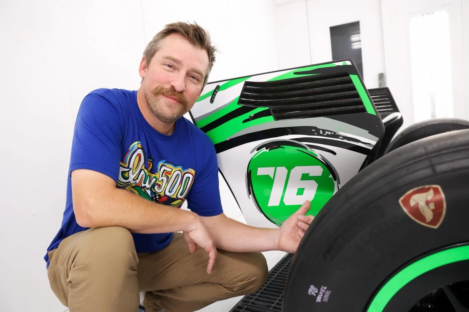 The man behind the masterpiece 🎨👀

We&rsquo;ll show you tomorrow 😉

#GoJHR #IndyCar