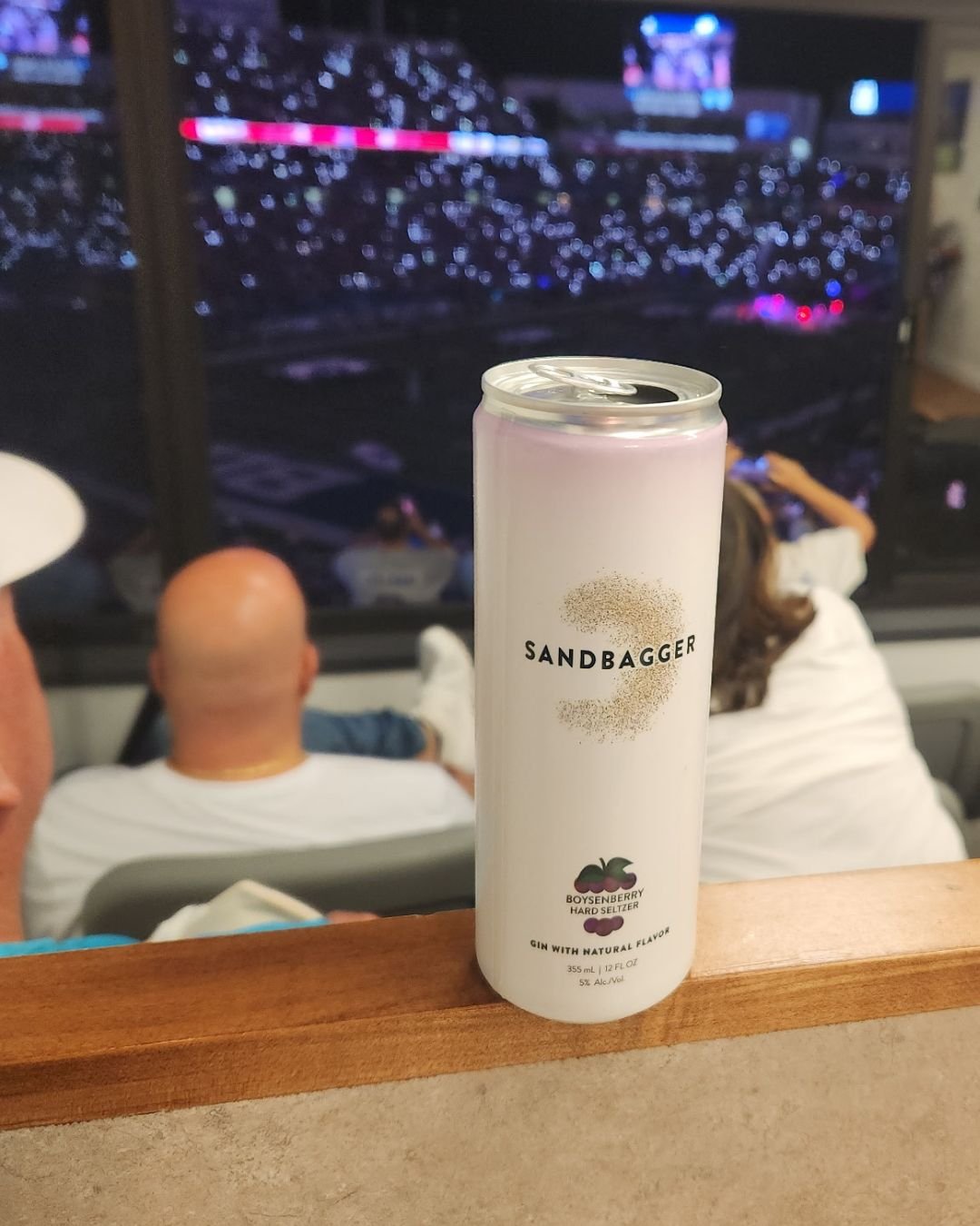 box seats are for the boys(enberry) 😤

this can's got gin flavoured with tart blackberry and sweet, floral notes of raspberry - it's perfect for game night sippin'!
