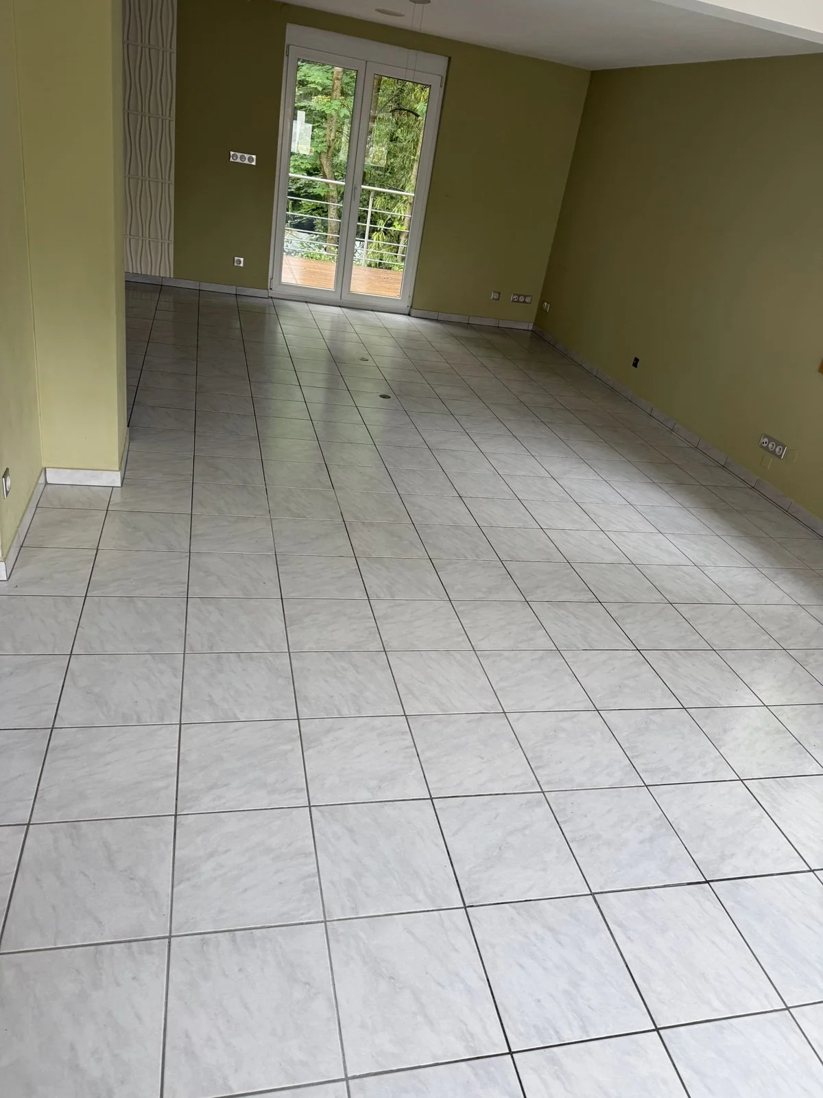 05-vinyle-lvt-sur-carrelage-eschau-avant.jpg