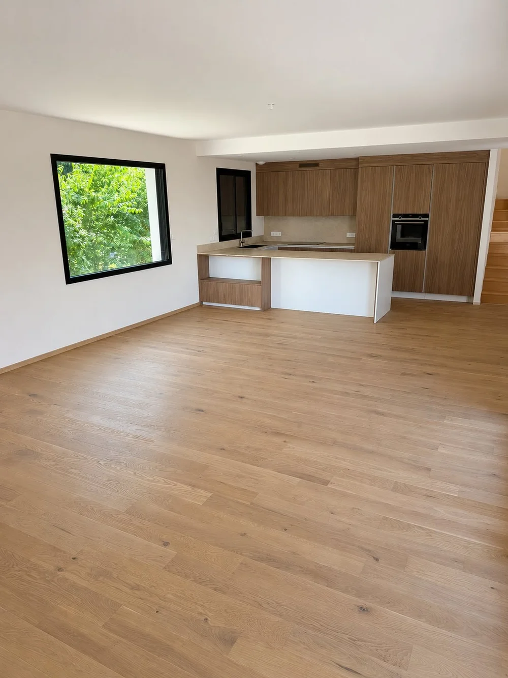 Parquet chêne contrecollé posé par Le Loft dans une maison neuve