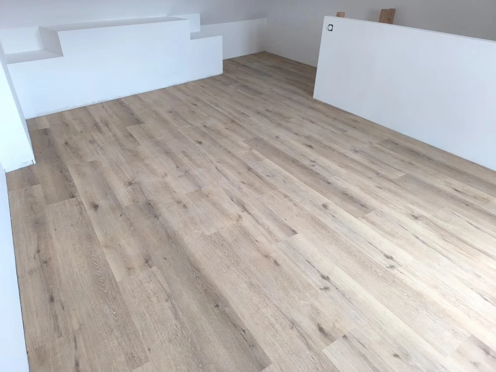 Combles avec sol vinyle BerryAlloc Spirit Soul décor Allegra à Wettolsheim
