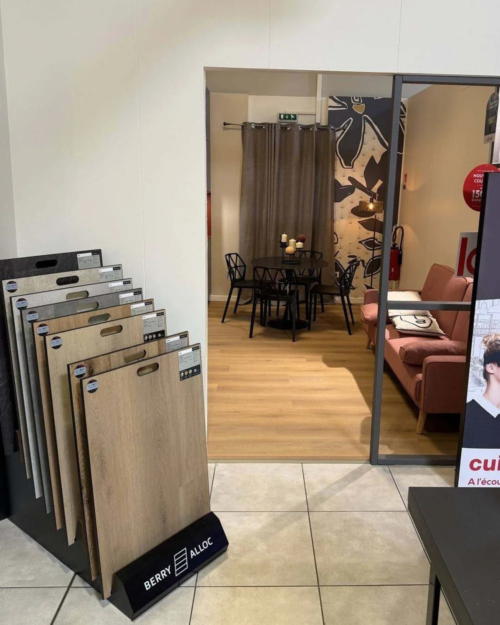 Présentoir d’échantillons BerryAlloc chez Cuisinella
