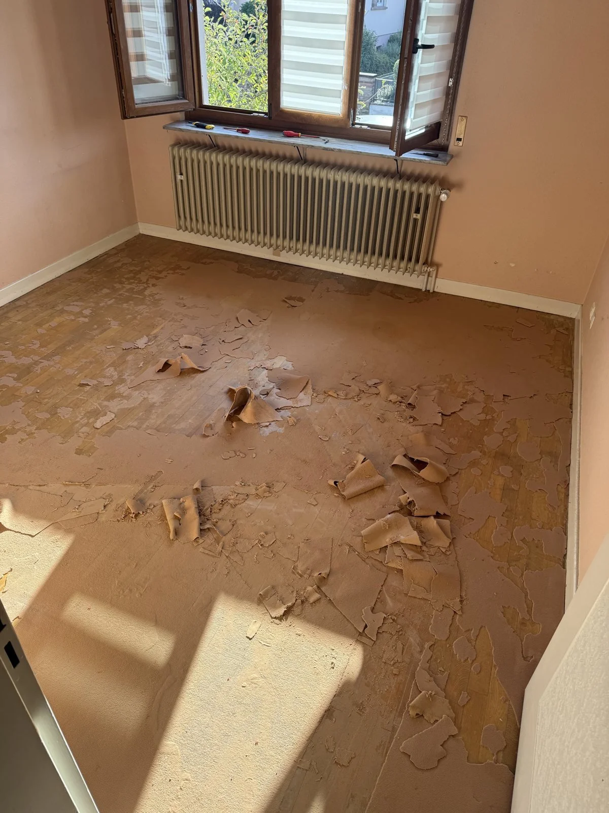 11-poncage-parquet-sous-moquette-pendant.jpg