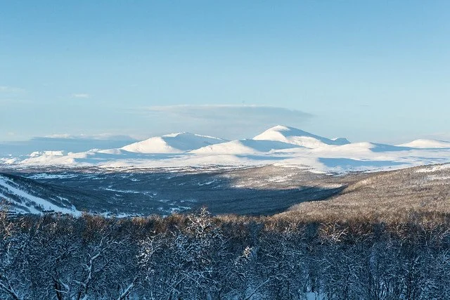 Vandring i fjällen vid Bruksvallarna sommartid