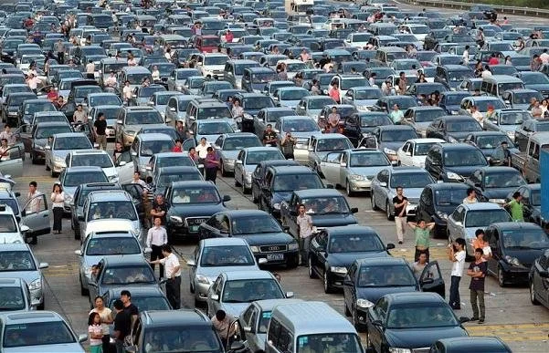 Why Your Pipeline Looks Healthy But Isn’t Converting (And What CMOs Are Missing)