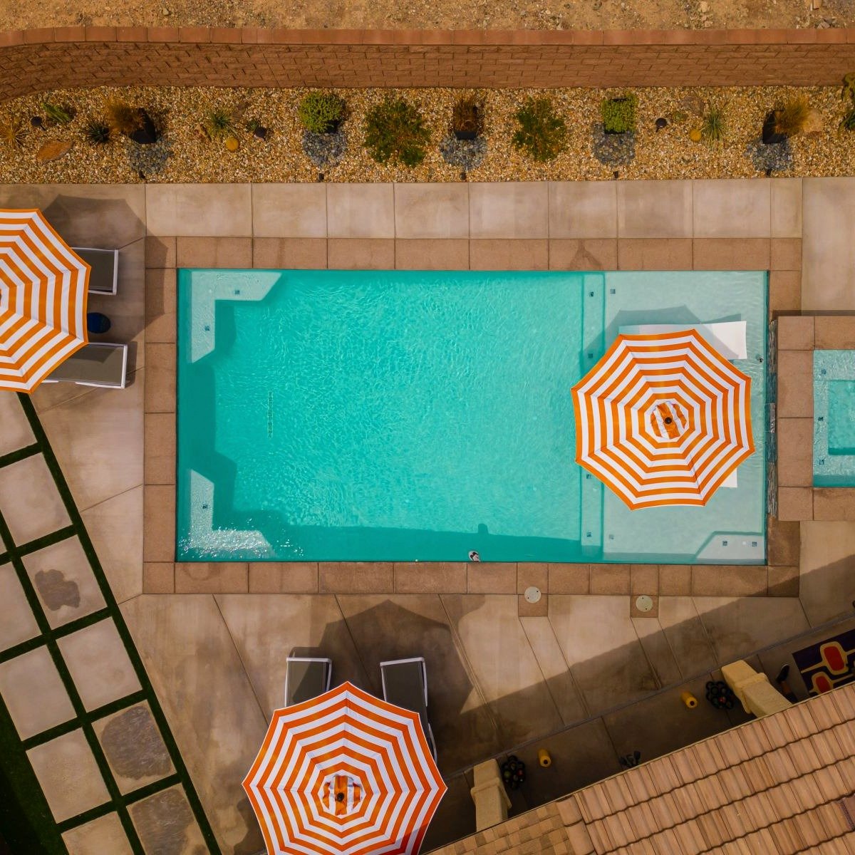 Good times and tan linesđź‘™
#pool #poolside #builder #custom #lakehavasucity #lakehavasu