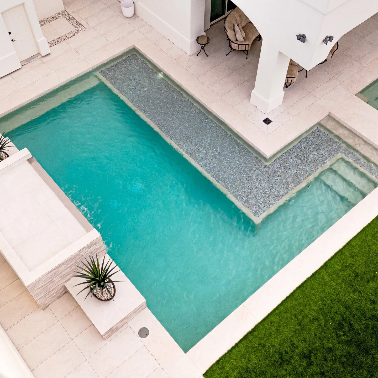 Who wouldn't want to come home to this? Built by Advantage Pools - where every project is crafted for comfort and style. 

#LuxuryPools #AdvantagePools #BuiltToRelax #OutdoorVibes