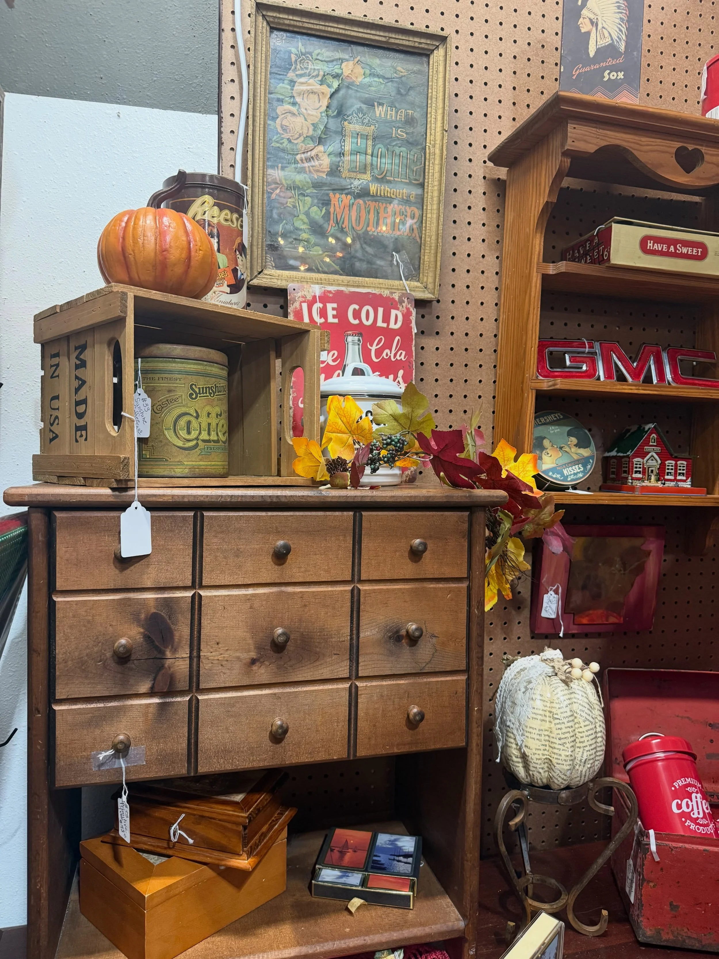 Saturday plans? 👀 We think a little treasure hunting should be on the list!

Come wander the aisles, dig through the booths, and see what finds you can uncover. 

What are YOU hunting for this weekend? 👇 Tell us in the comments!

📍 Funky Town Mall