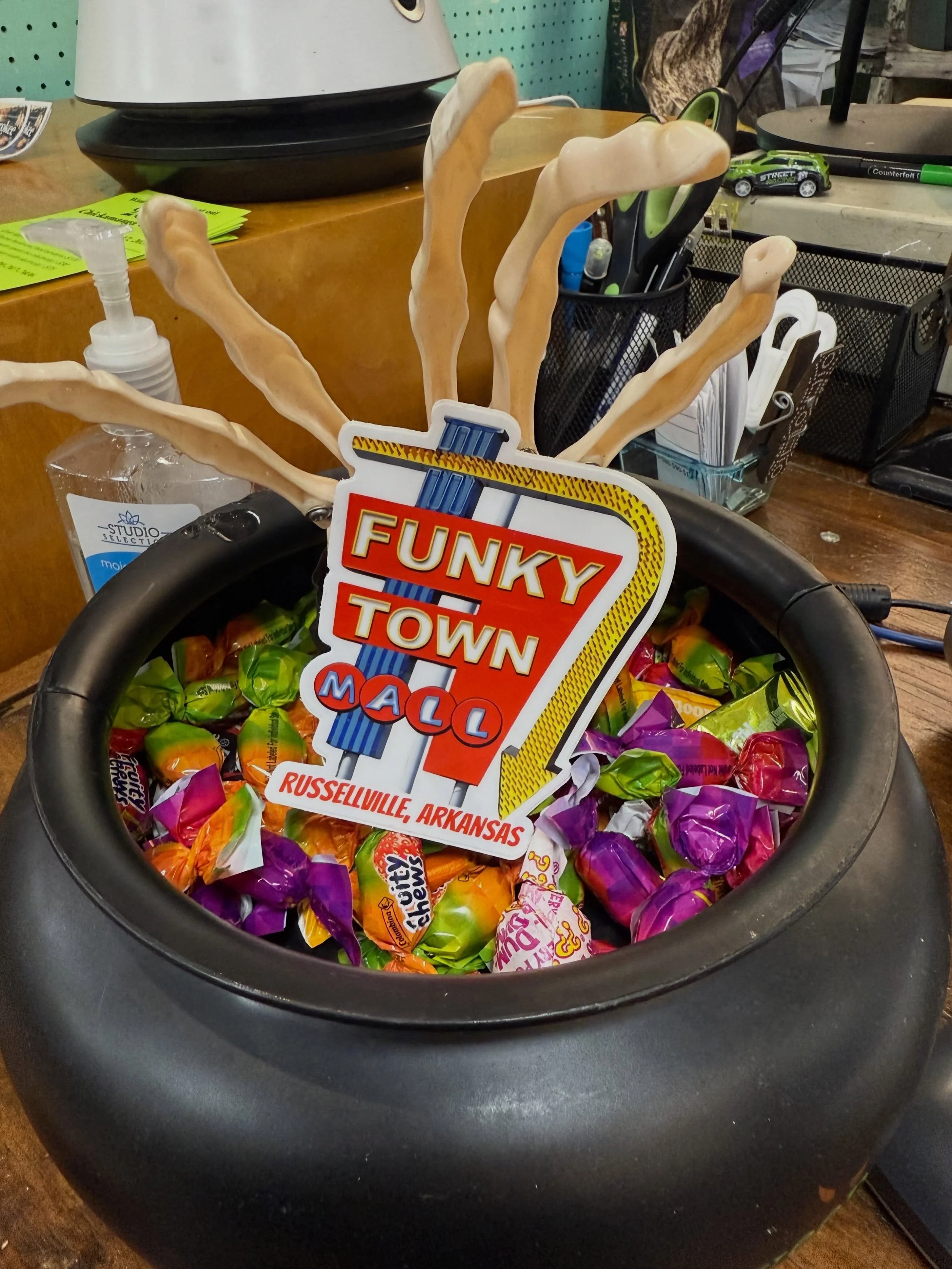 Rain, rain, go away! ☔🎃

Don&rsquo;t let a little rain put a damper on your treasure hunting! Skip the soggy weather and come shop indoors at Funky Town Mall! With over 200 vendors, there&rsquo;s plenty of spooky good finds waiting to be discovered!