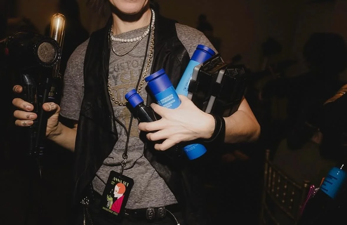 @thelizwright backstage with @annasui @garrennewyork @randcobleu