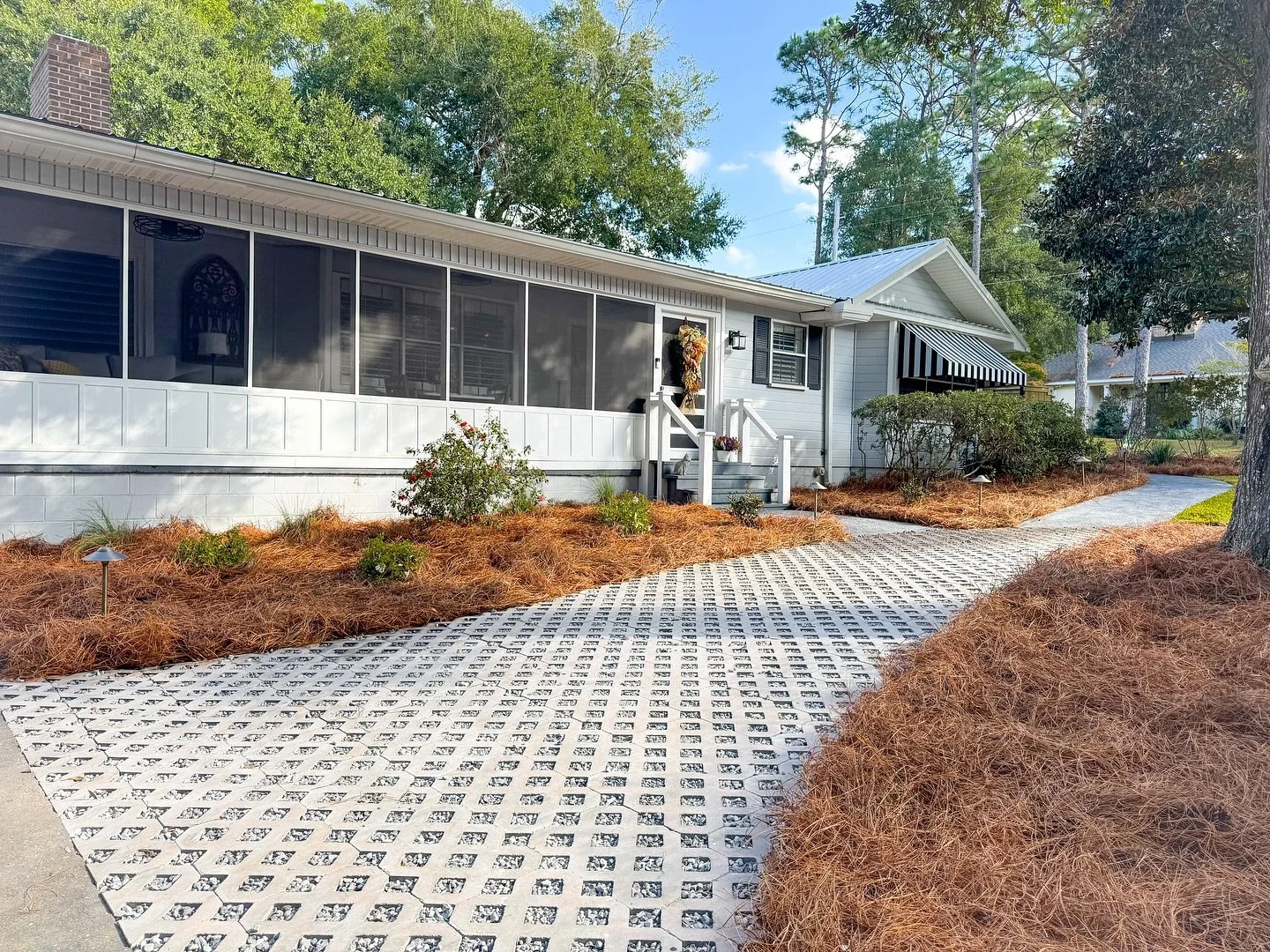 Just in time for holiday hosting! This home is set for the season with a complete landscape design/install, permeable pavers, irrigation, fresh sod, and custom lighting🌟