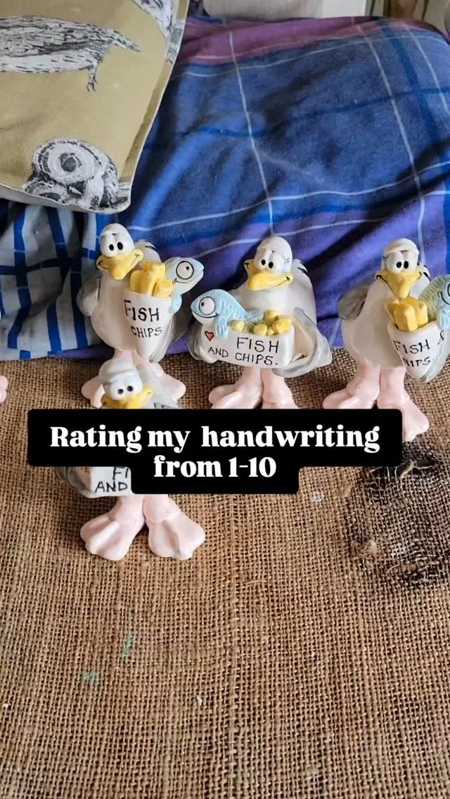 Morning folks
Time to rate my handwriting with underglaze. I feel I was rather generous with my scoring as I didn't even want to discourage myself from writing on pottery ever again π€£
And the seagulls don't seem to mind.
I had a brain overload wi