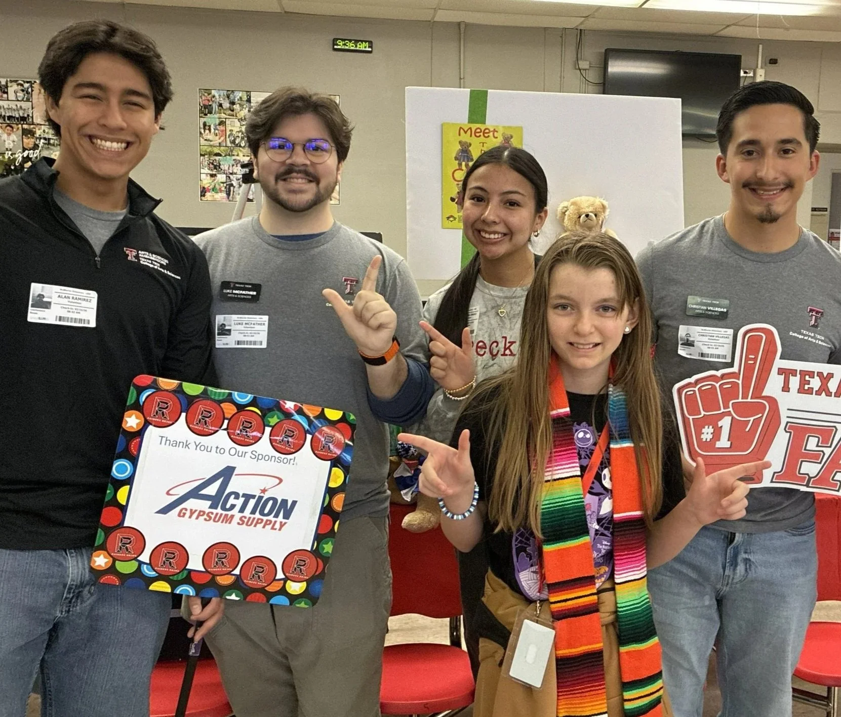 picture of RRCA students volunteering