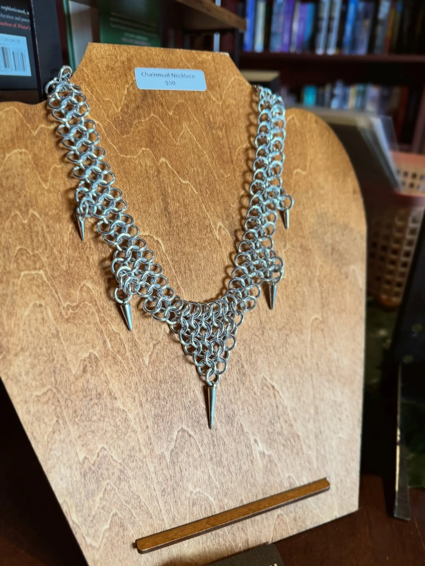 Our second fantastical artist of the month is @armoredartchainmail ~ ⛓️&zwj;💥⛓️&zwj;💥⛓️&zwj;💥 ✨

ArmoredArt brings ancient chainmail weaves into modern times to create fun fidgets, clothing accessories, jewelry and joy for your home. 🌞

Local cha