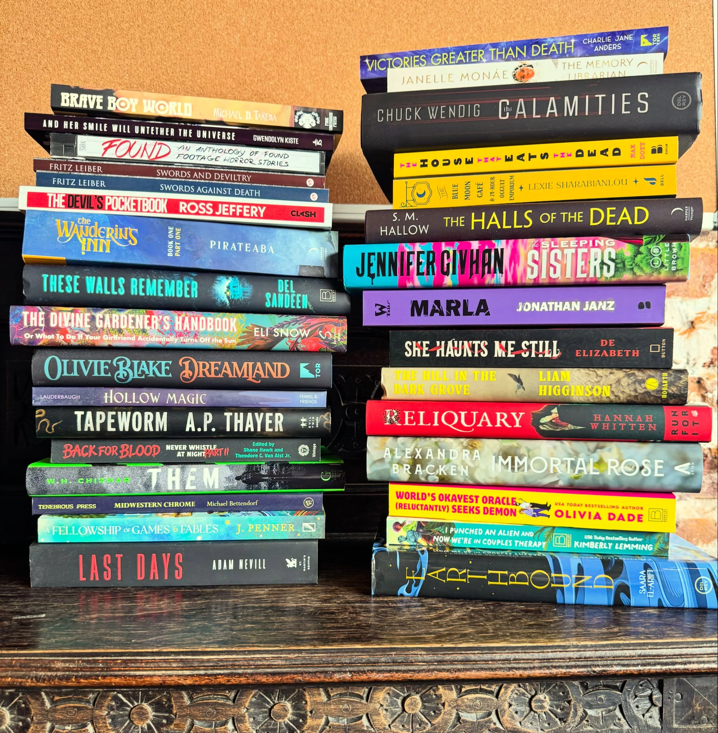 ✨New Books!!✨

We&rsquo;ve added some new stock to our shelves! Come take a lookie-loo 👀👀 

🛸🐉✌️