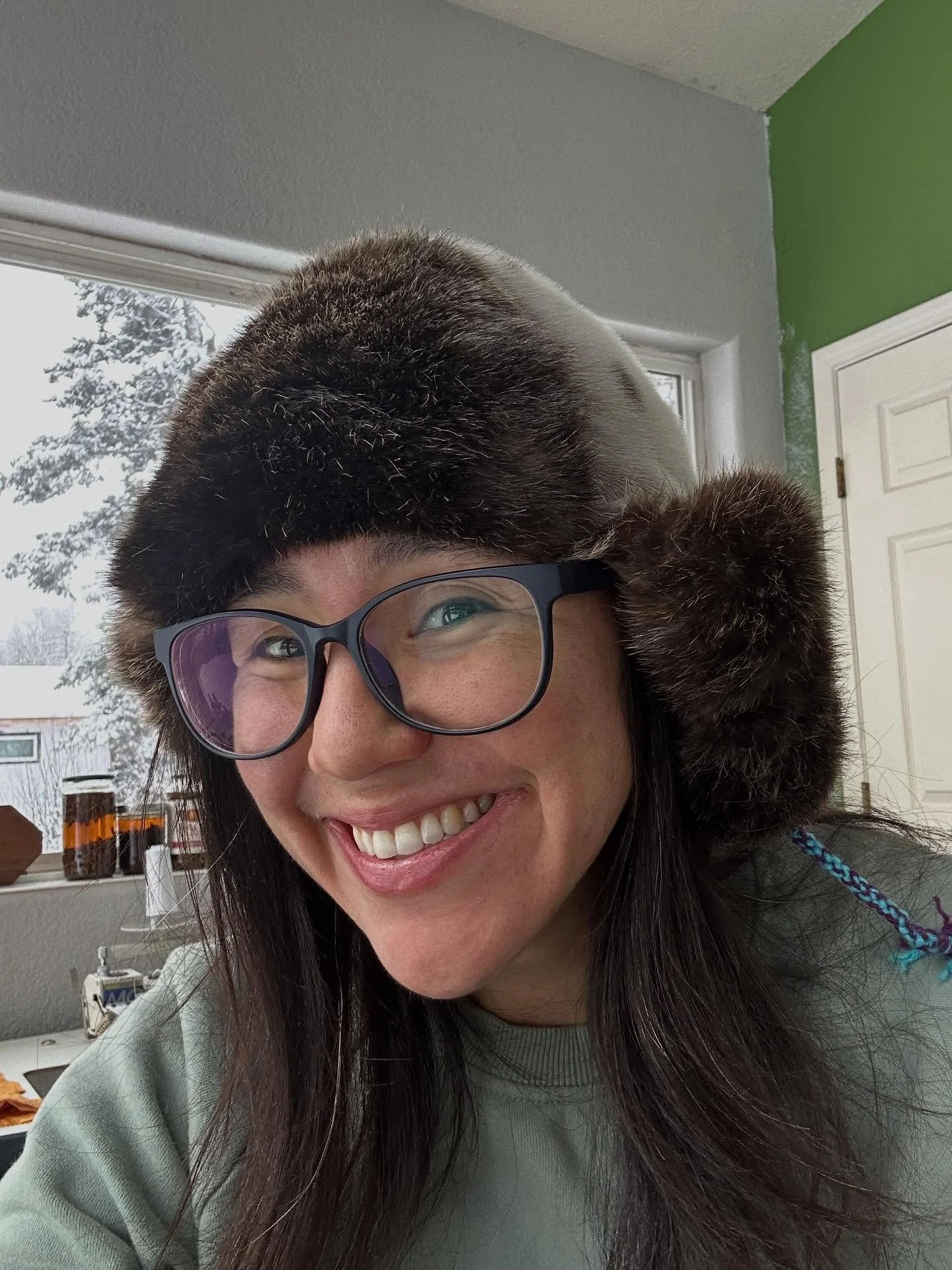 malagg&rsquo;aayaq fur hat with fur ear-flaps # Mingqaarnek, aliumatnek, malagg&rsquo; aayanek, muruganek-llu piliaqluteng. &lsquo;They&rsquo;d make baskets, mittens, fur hats, and boot liners. (KIP
1998:vii); from Russian малахй (malakh&aacute;y); =