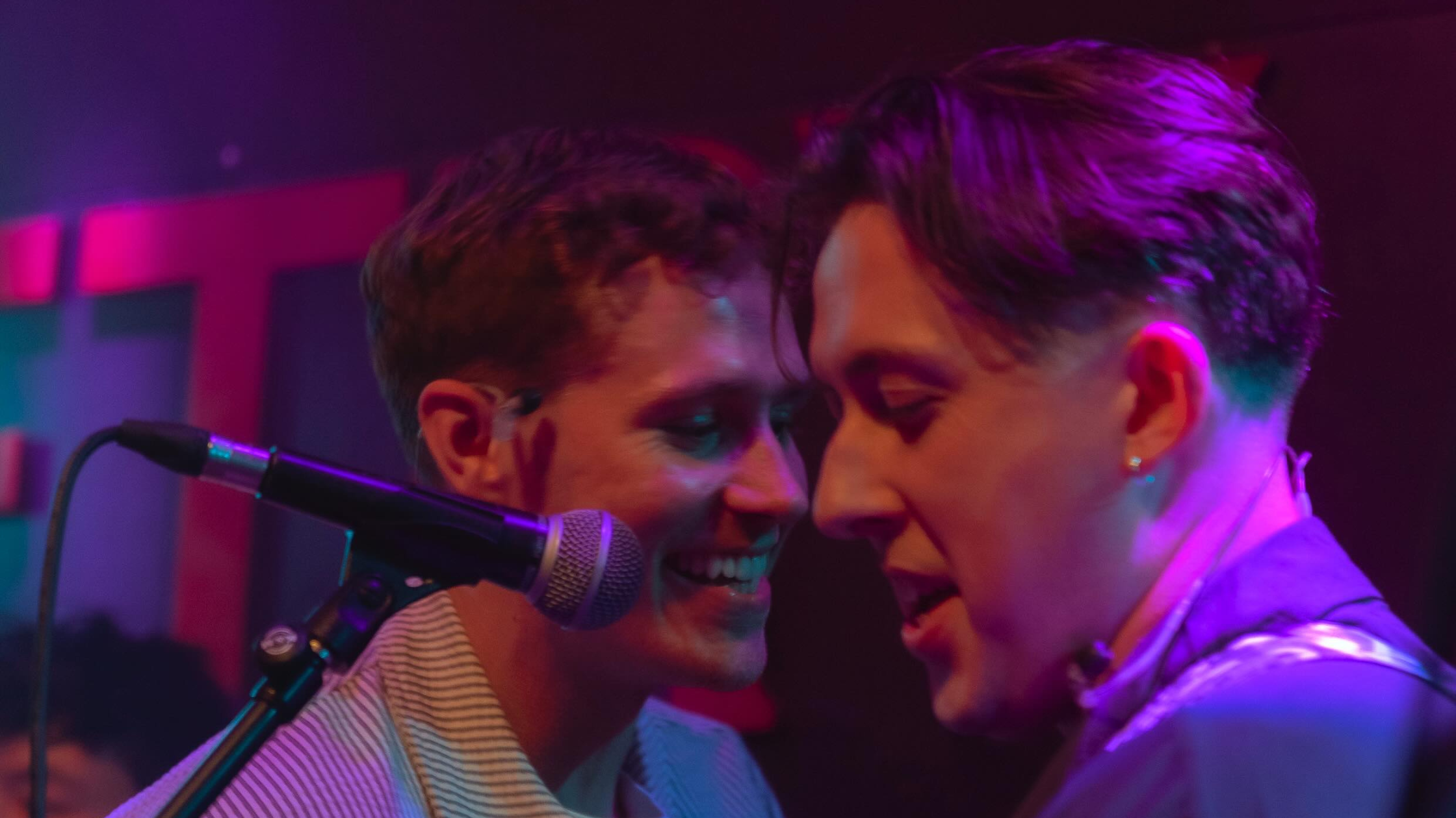 Scottish indie band: the too late releases brand new single.