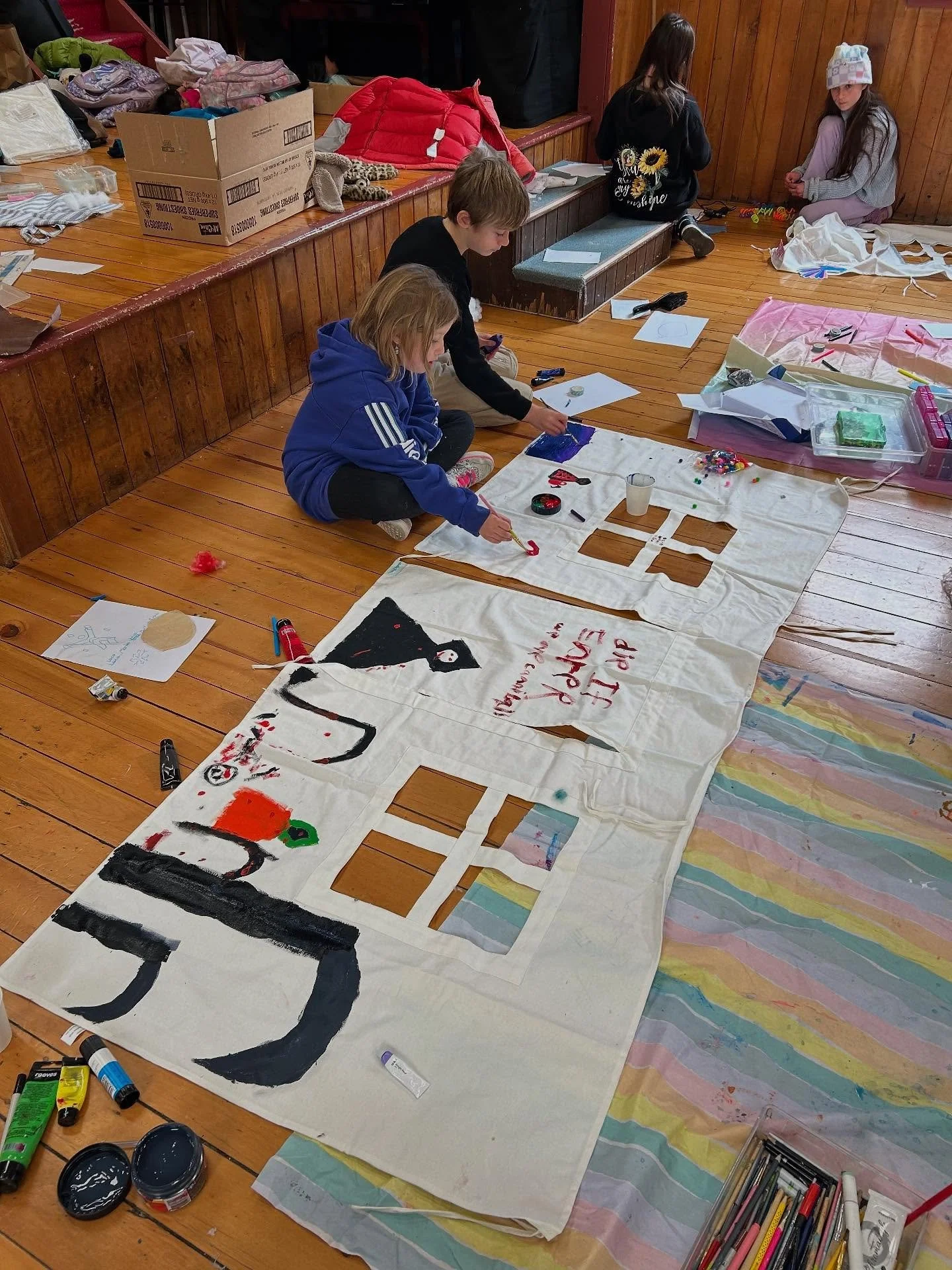 School Holiday programme 

🦊 Wednesday 1 October 
🐯 St Peter&rsquo;s Church
🧶 9am - 3pm

Booking link in bio 

#queenstown #schoolholidays #kidsartclass