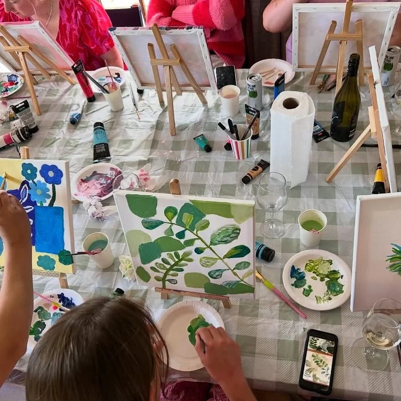 Who&rsquo;s keen for a botanical workshop, ist spring after all! Let&rsquo;s do this!

DM and let&rsquo;s go 🌸

#craftworkshop #paintparty #paintvine #creativeworkshop #hensnight #hensparty #hens #queenstown #wanakawineart #corporateevent #corporate