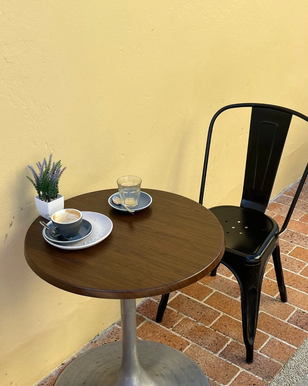 Met with someone for coffee this morning and honestly… the conversation just flowed.
You know when you sit down with someone and instantly feel like you're speaking the same language? 
We were totally on the same page, and it reminded me jus