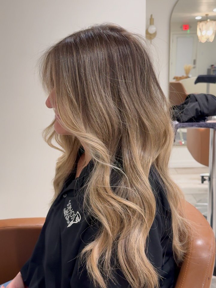 Lived in luxury 🤍

Click the link in my bio to schedule 🫶

#scottsdalehairstylist 
#scottsdalehair 
#azhairstylist 
#hairstylist 
#hair