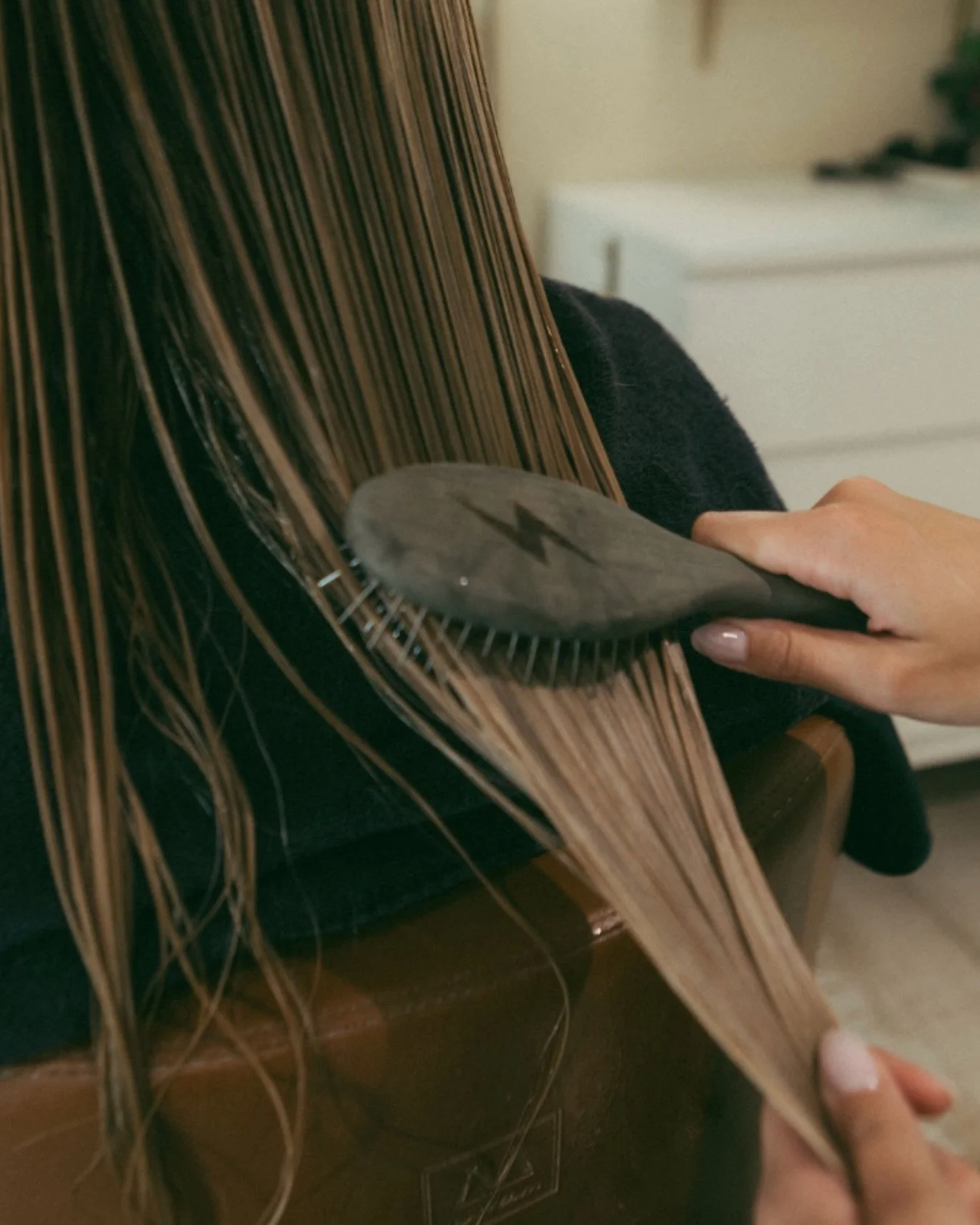 Healthy hair begins with the tools you use 🫶🏻 @mane_ivy 

#hairinstagram #haircaretips #healthyhairjourney #scottsdalehairstylist #lifestylecreator