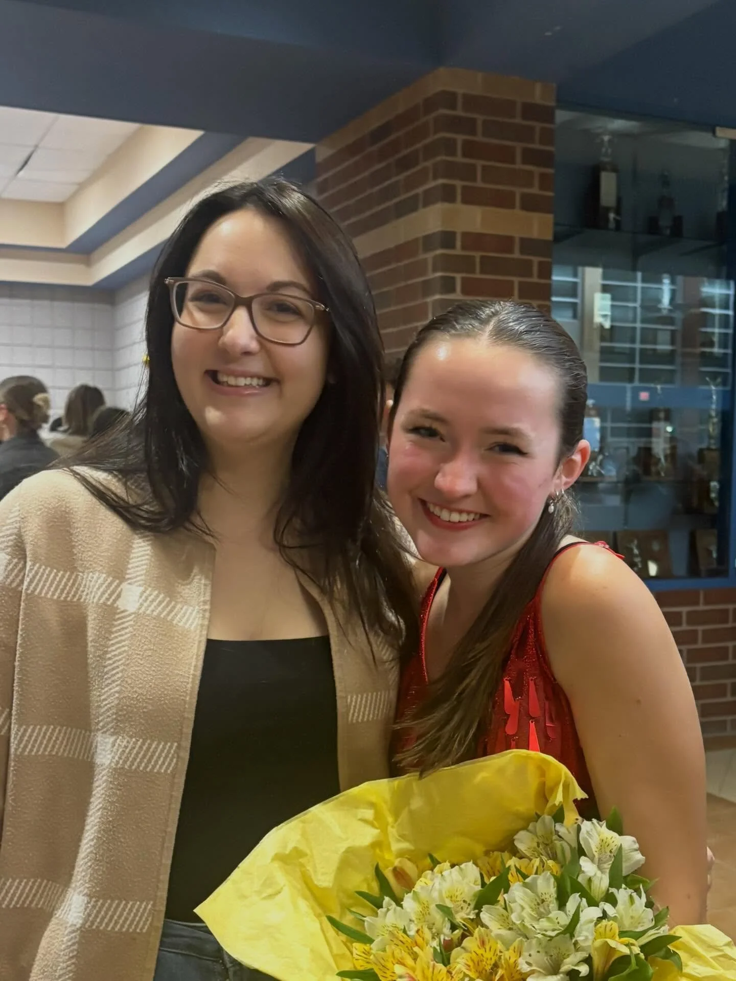 Congrats to @katee.tobin on her KILLER performance as Velma Kelly in Chicago! Always great seeing my voice students out there doing what they love! 🎶🎭🌃