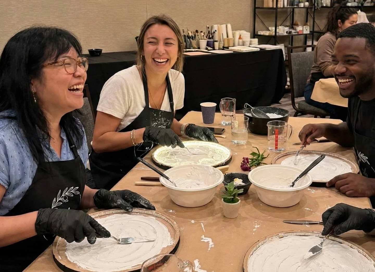 Create unforgettable memories with your friends ✨
Save your spot and create together.

#artworkshop 
#creativeexperience 
#datenightideas 
#friendsnight #sacramentoevents