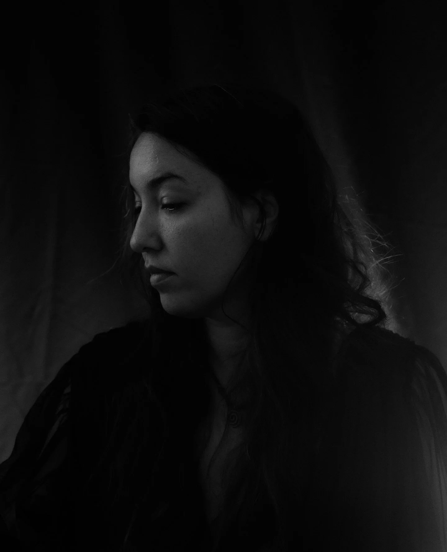 I have been asked a lot recently how I feel when I look at the artwork I created, and it took a bit of time to really figure that out, but in the end conversing with @ana.koch.photography I realised that I feel peace.
Art has a healing power and taki