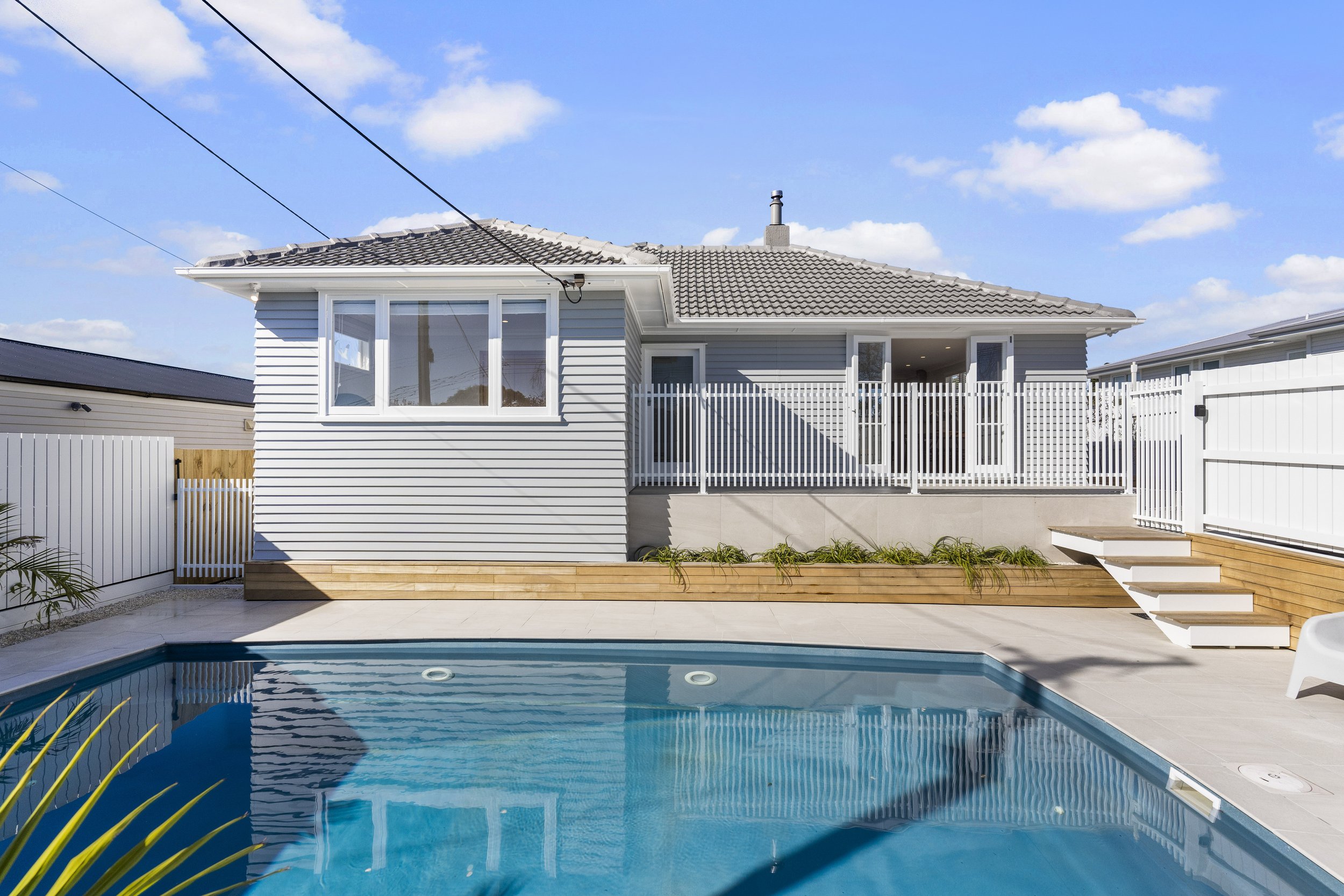 Birkenhead Bungalow: Dulux Franz Josef