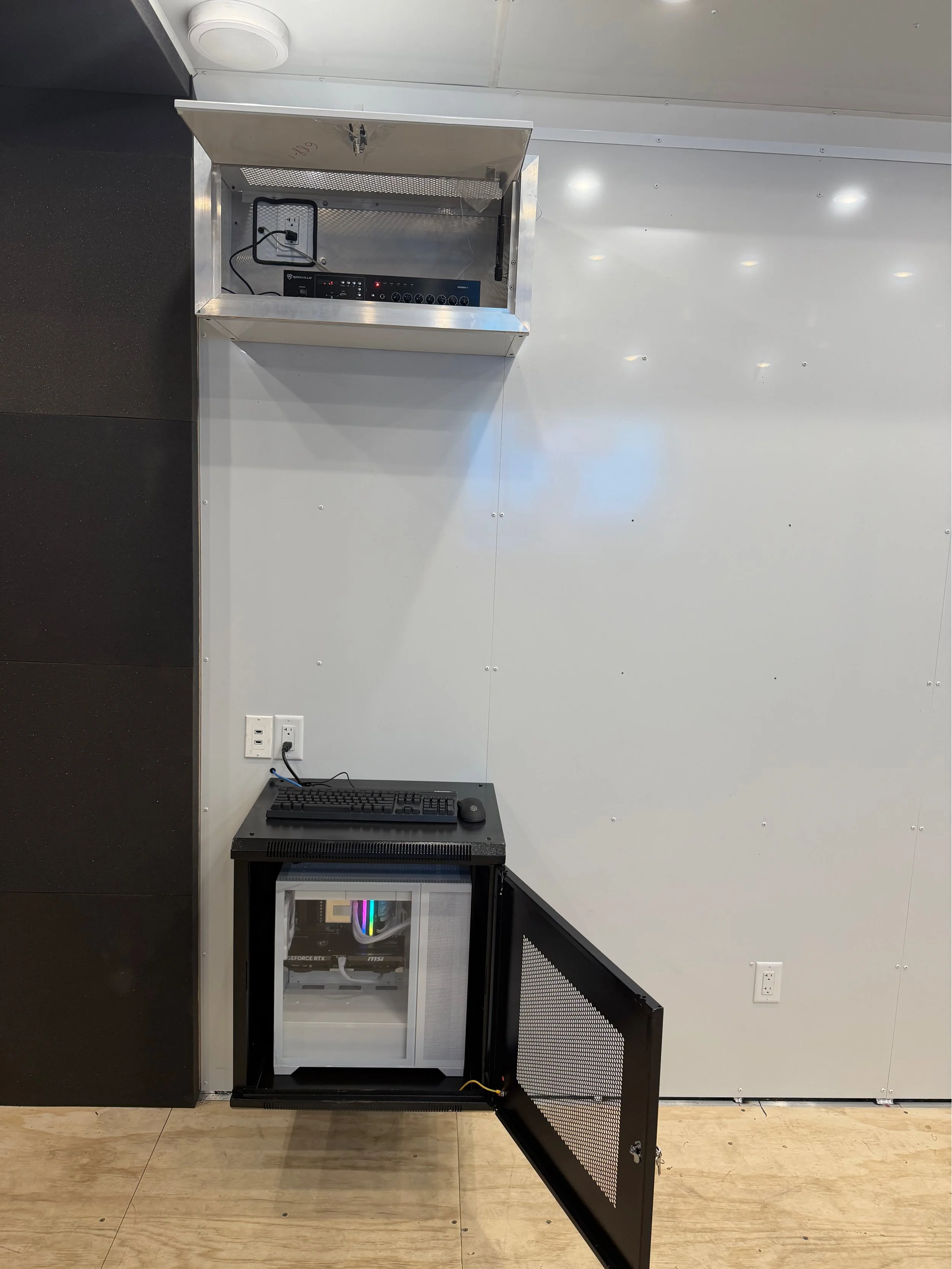 RTX 5080 PC and Upper receiver.JPG