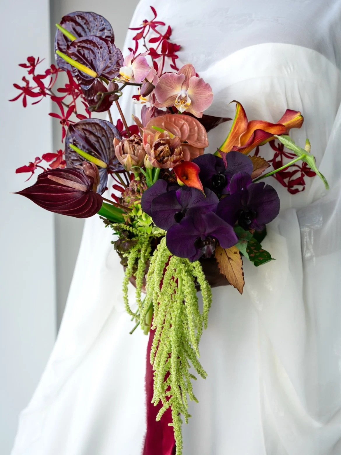 Moji and her jewel-toned bouquet captured beautifully by @studioimpressions 🍇🦎