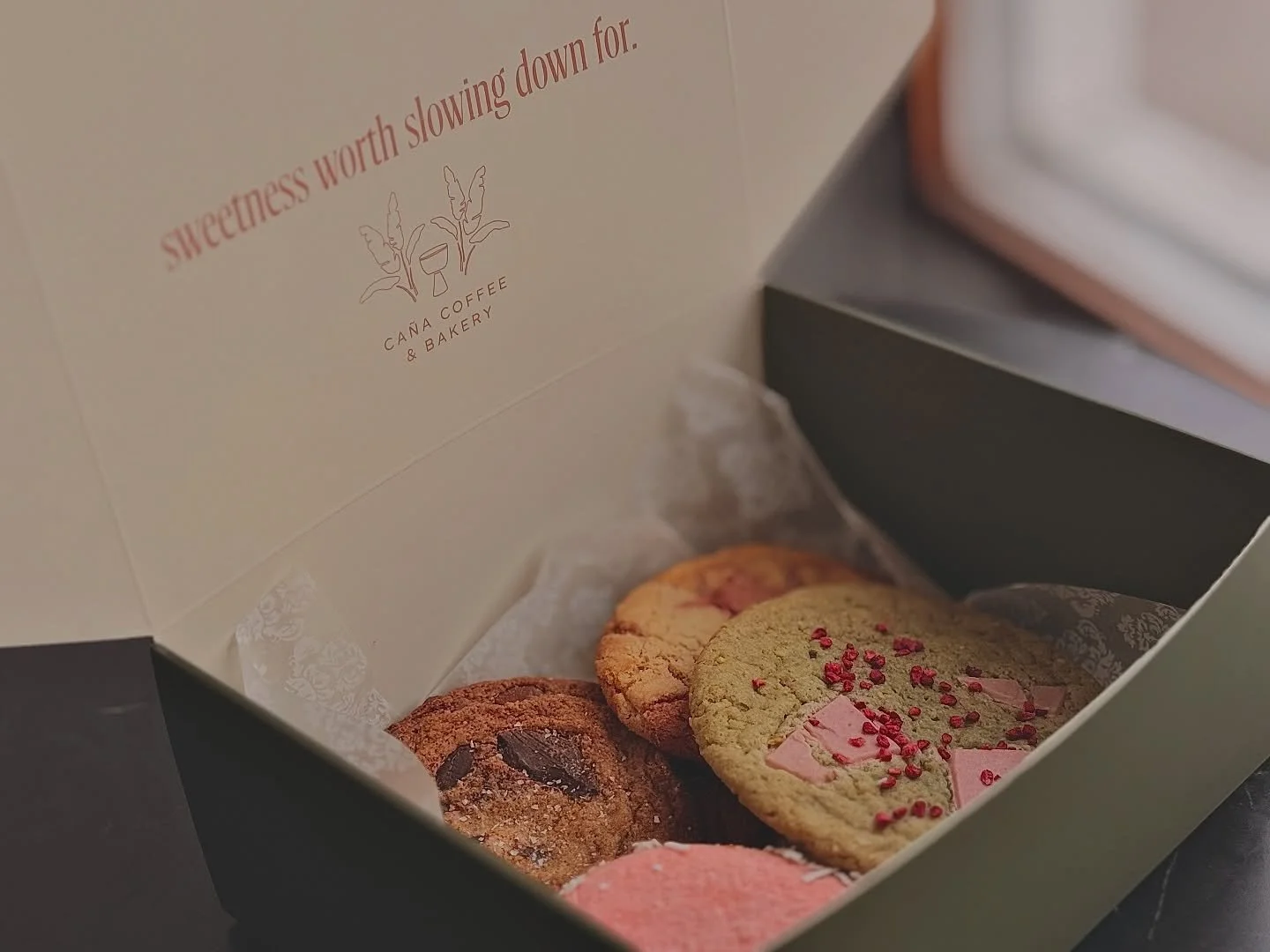 SHE HAS ARRIVED 🥲

Our new Ca&ntilde;a box just got an upgrade and she understood the assignment.

Signature green. Clean finish. Built to hold something worth gifting.

And tomorrow&hellip; you get to fill it.

Valentine&rsquo;s Build Your Own Box
